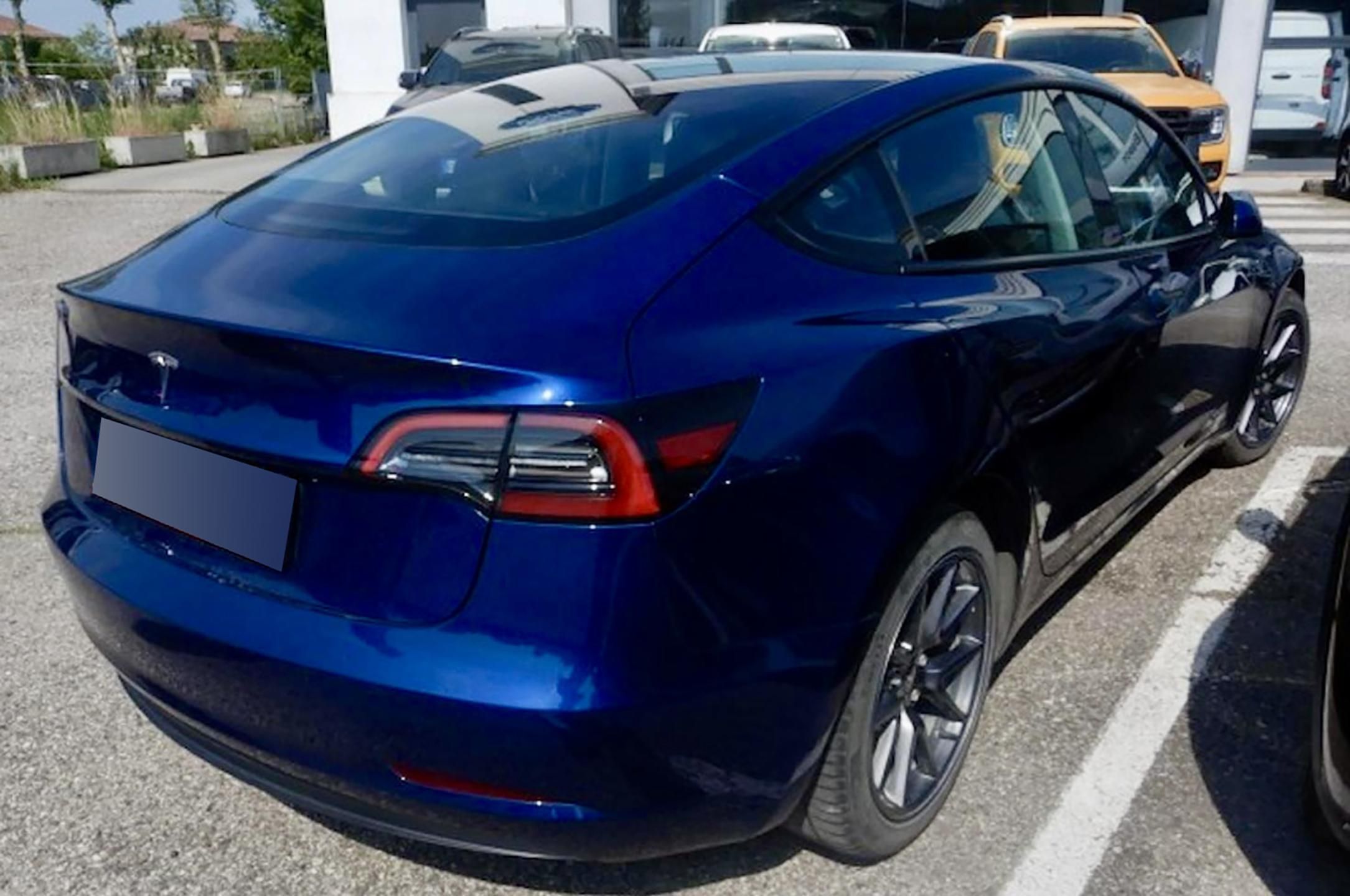 Tesla Model 3, RWD, LFP baterie - fotka 2