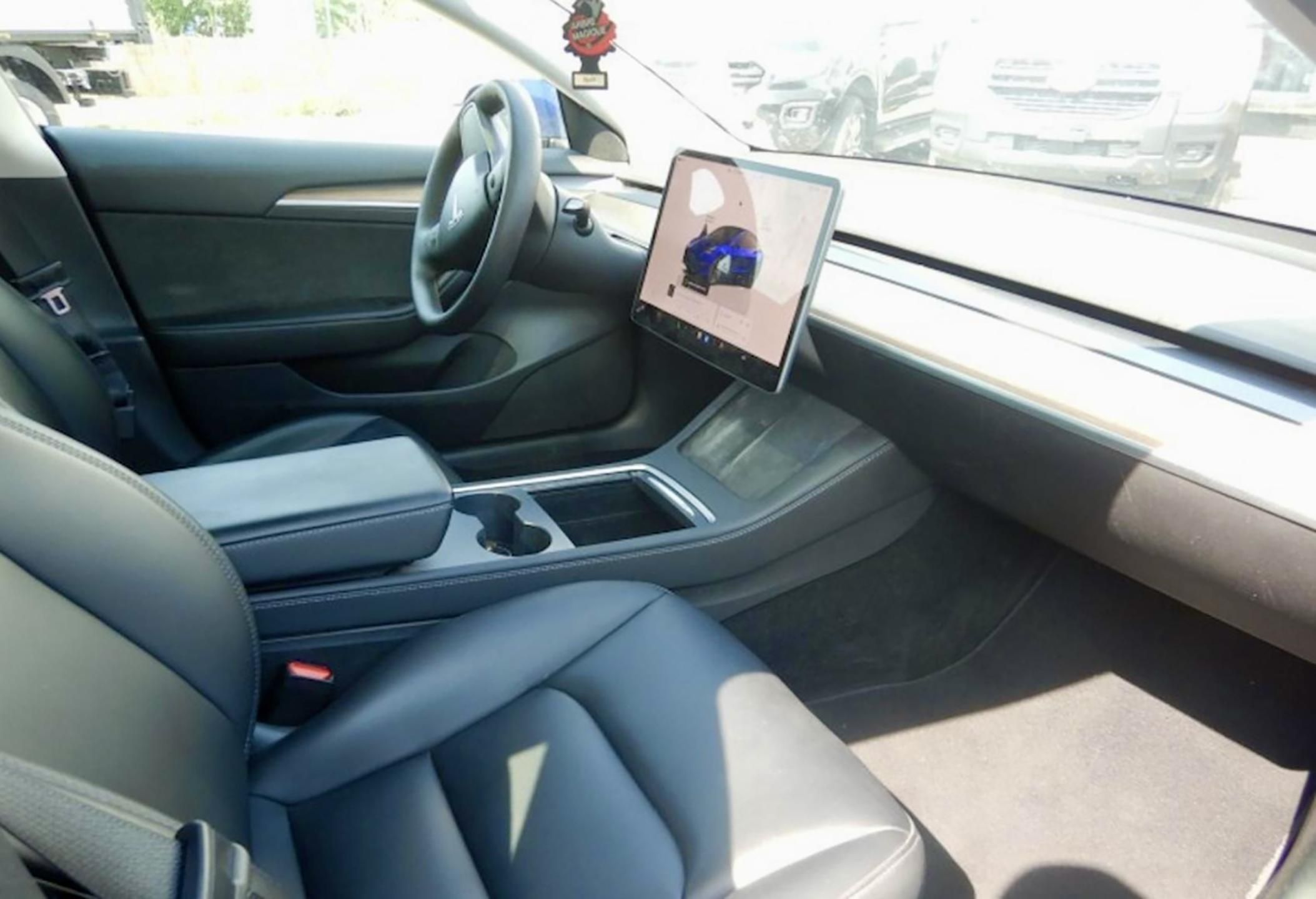 Tesla Model 3, RWD, LFP baterie - fotka 5