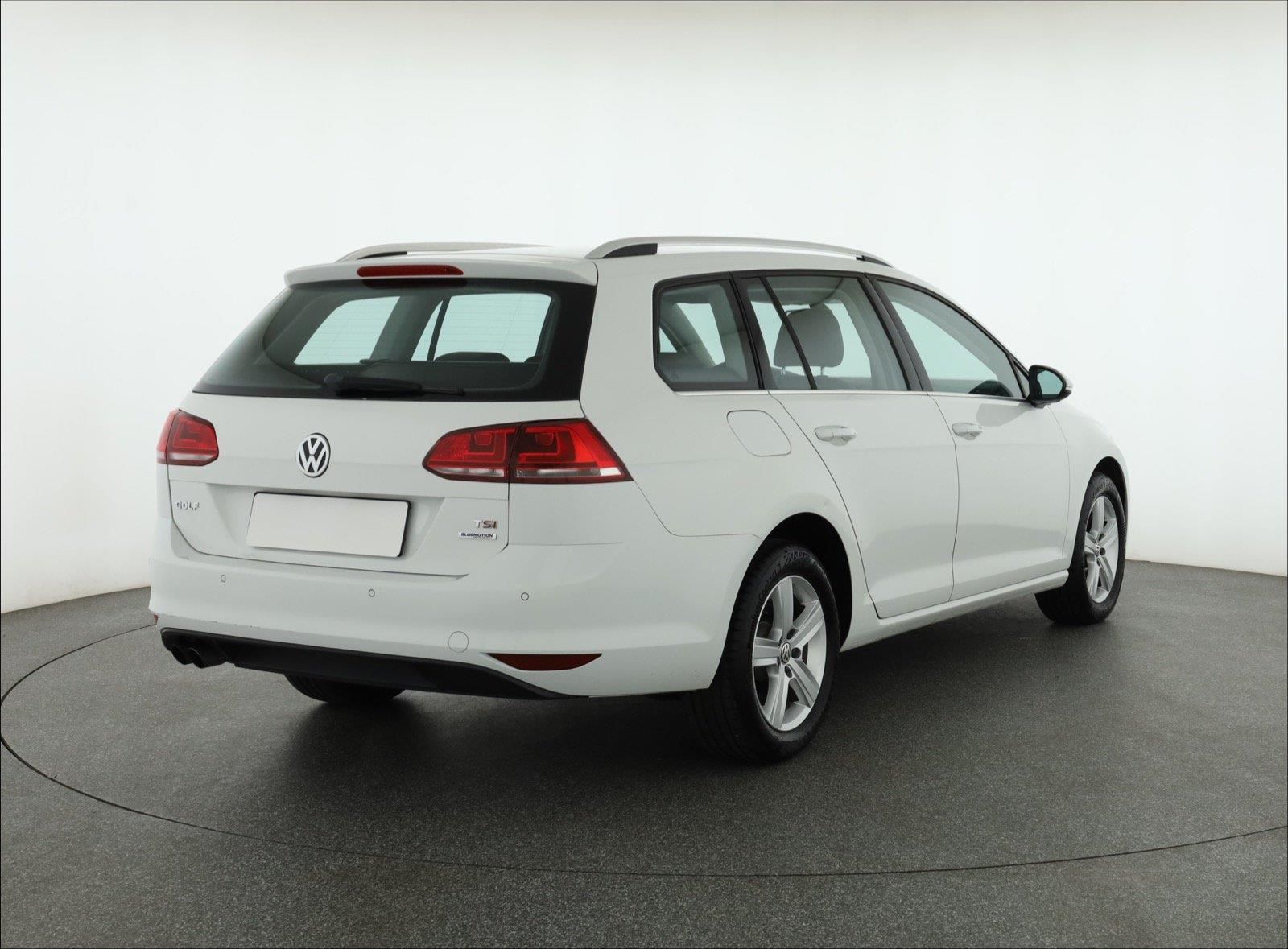 Volkswagen Golf, 1.4 TSI, Highline, ČR,1.maj - fotka 5