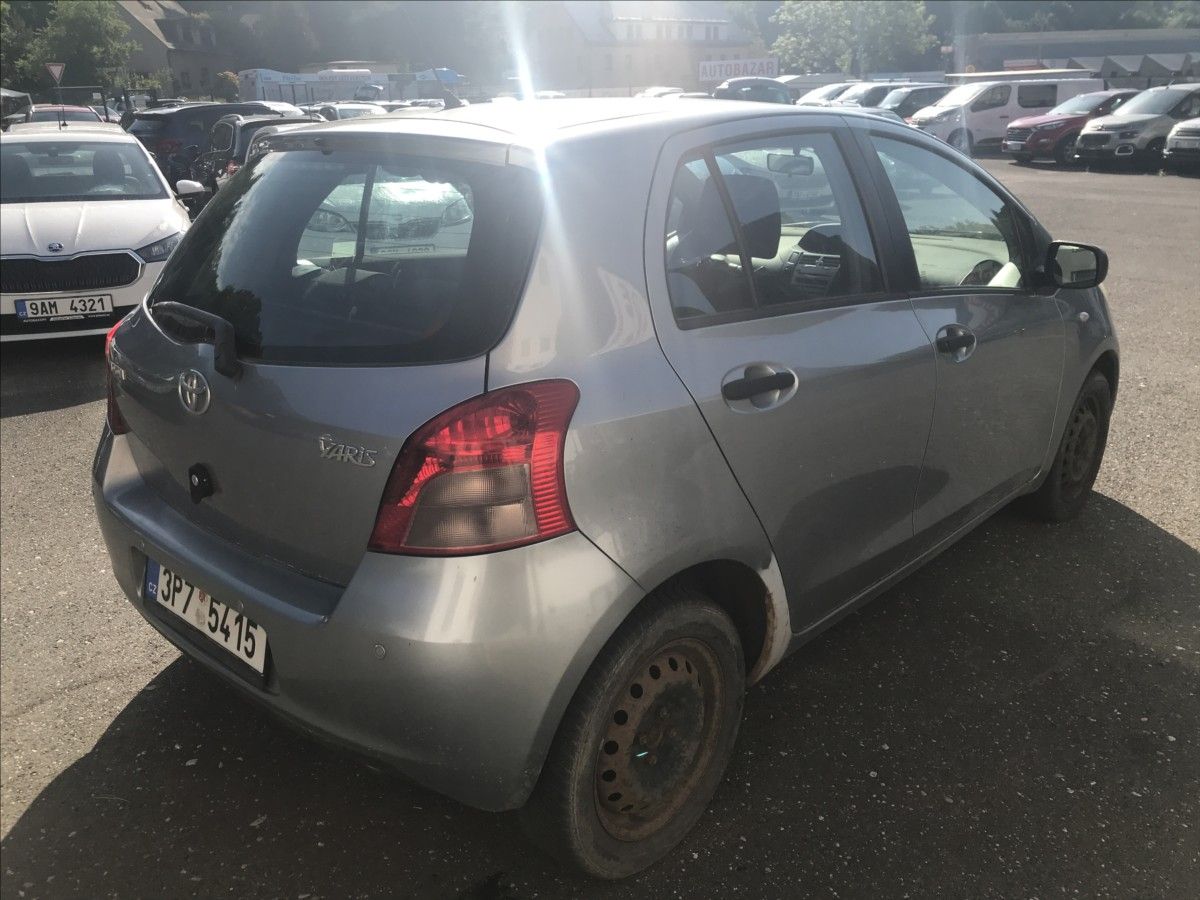 Toyota Yaris, 1,3 i 64kW 5dv. AC - fotka 4