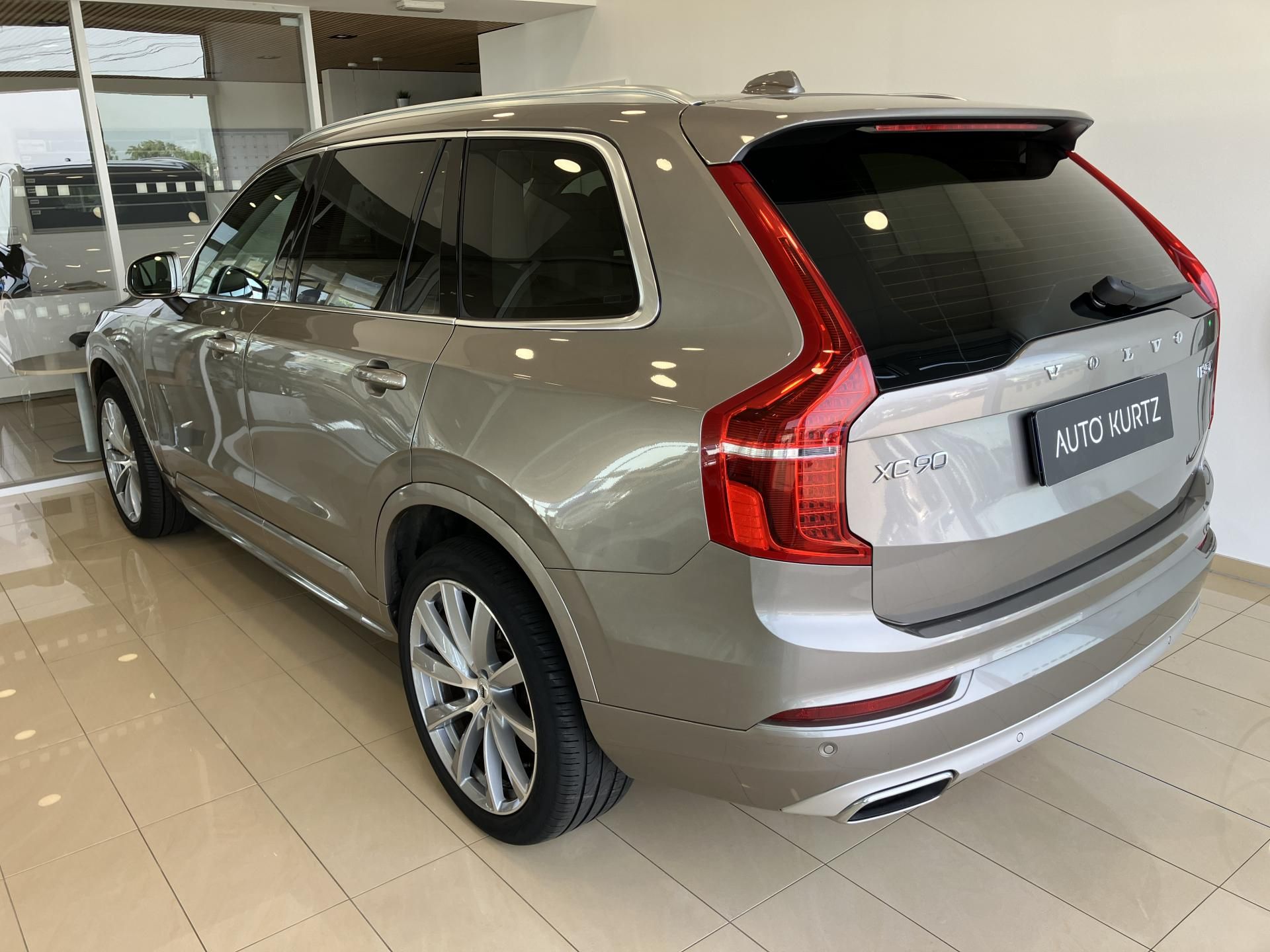 Volvo XC90, B5 AWD Momentum AT8 - fotka 6