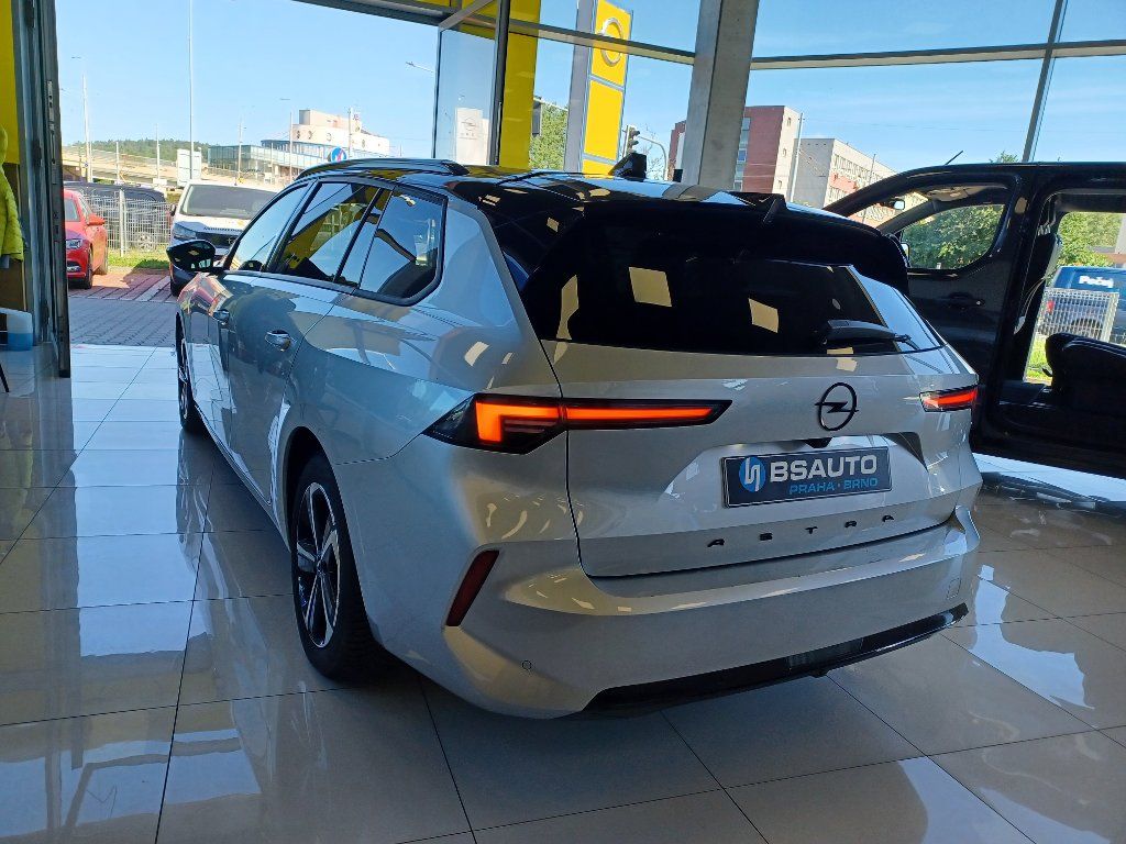 Opel Astra, GS 1,2 Turbo AT8 - fotka 6