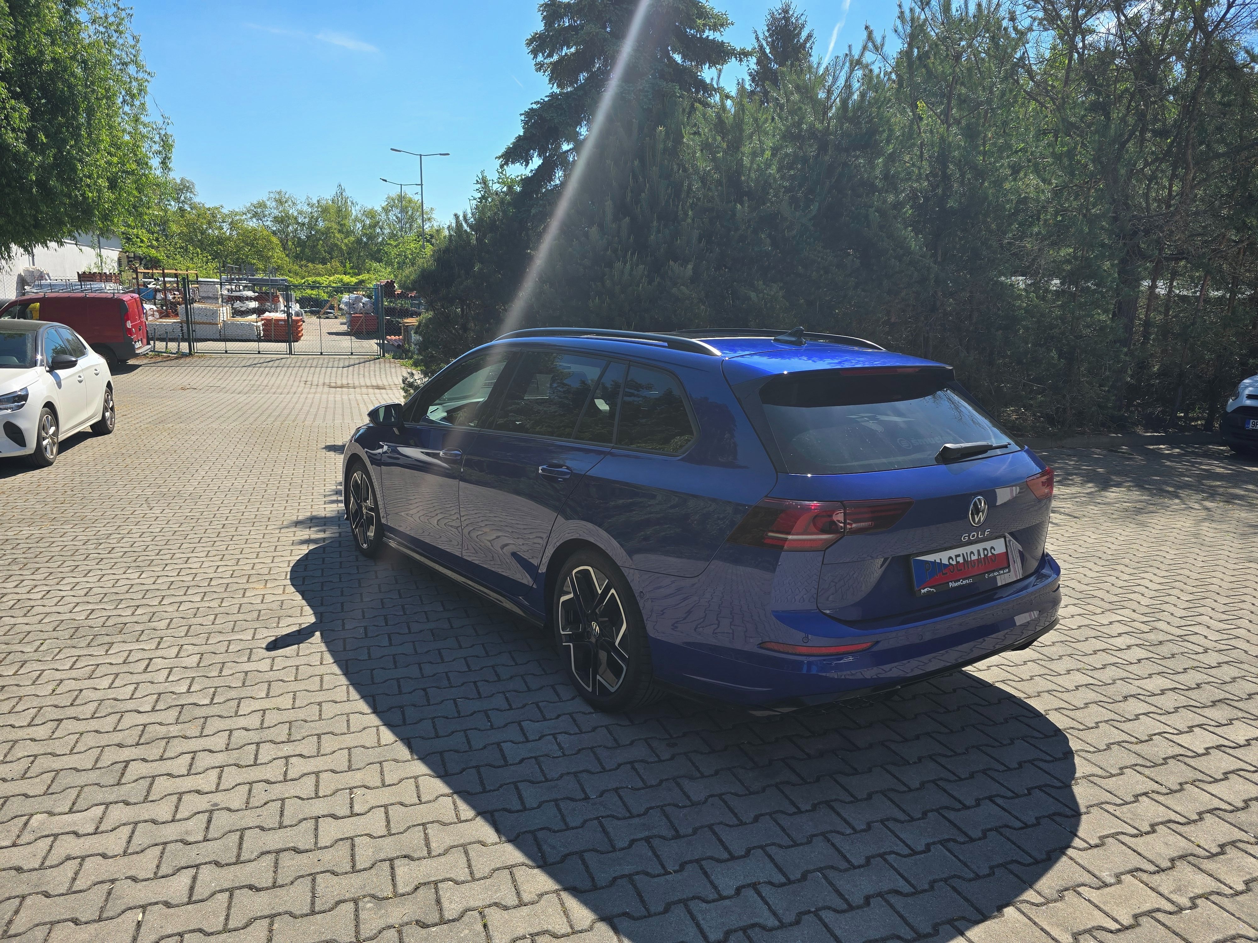 Volkswagen Golf Variant, 2.0 TDI DSG R-Line PANO, TAŽNÝ - fotka 3