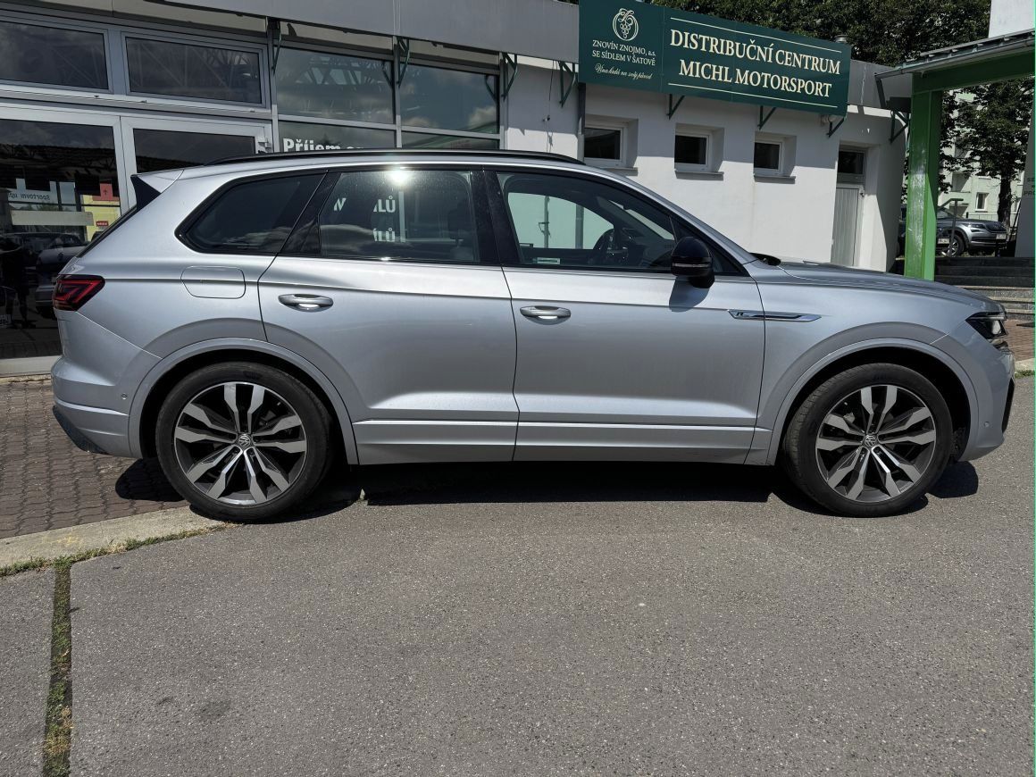 Volkswagen Touareg, 3,0 TDI V6 R-Line - fotka 4