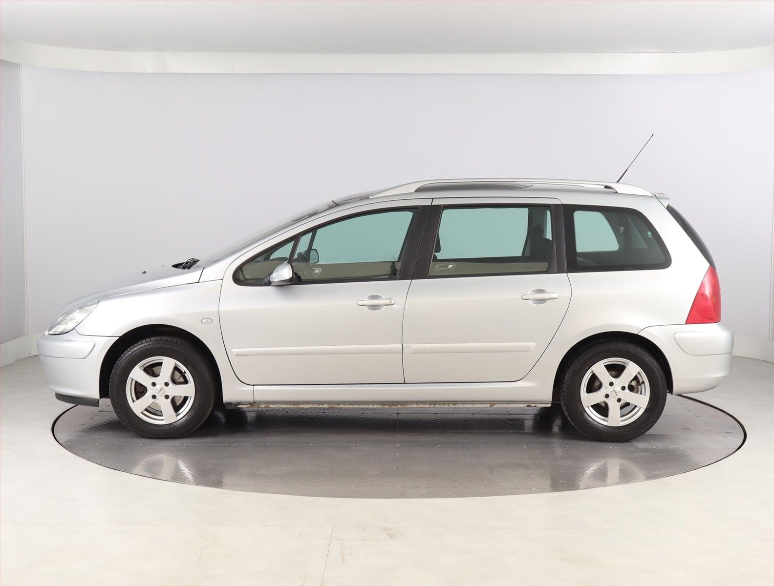 Peugeot 307, 2.0 16V, po STK - fotka 3