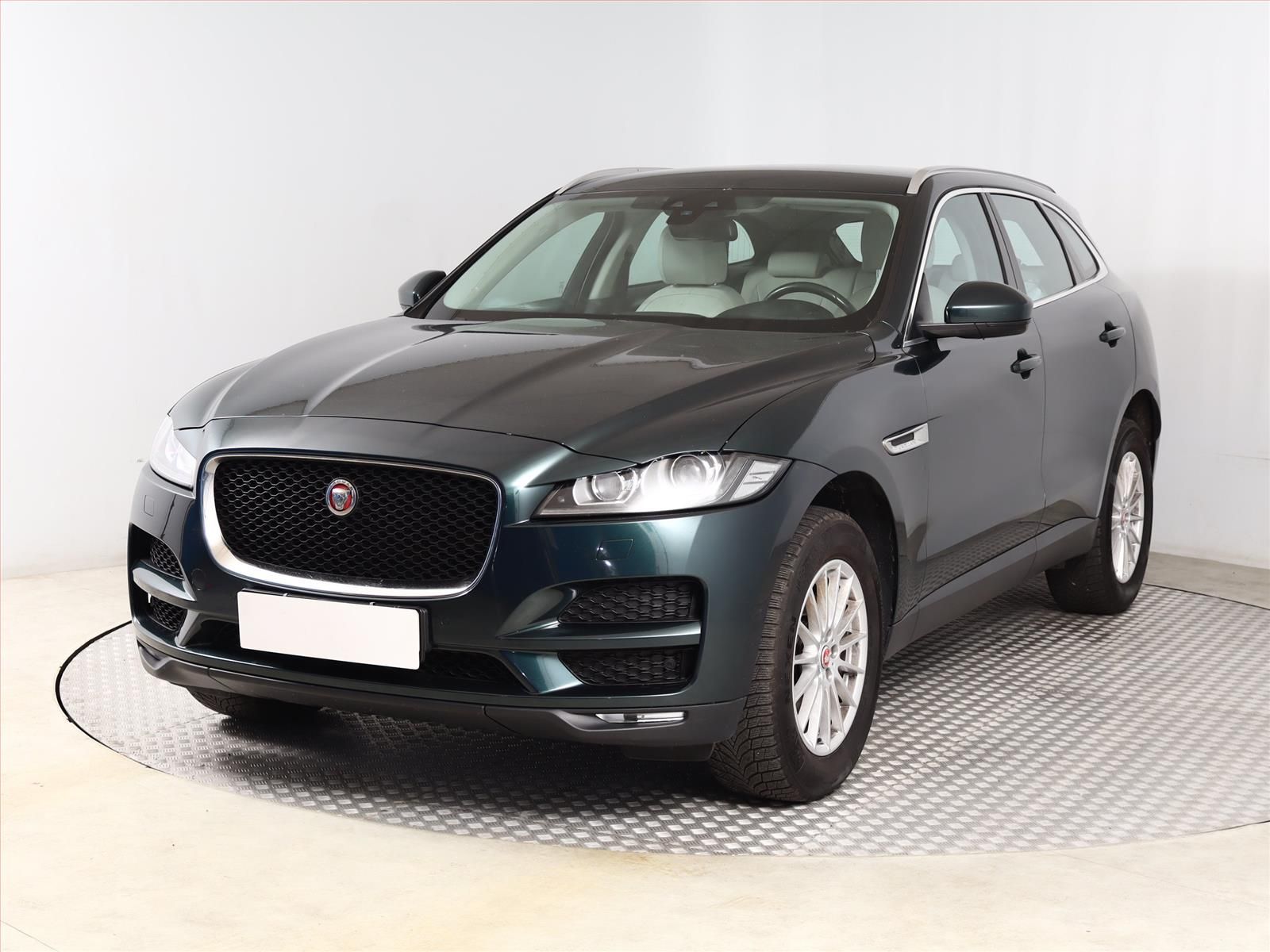 Jaguar F-Pace, 20d AWD, Automat, Serv.kniha - fotka 2
