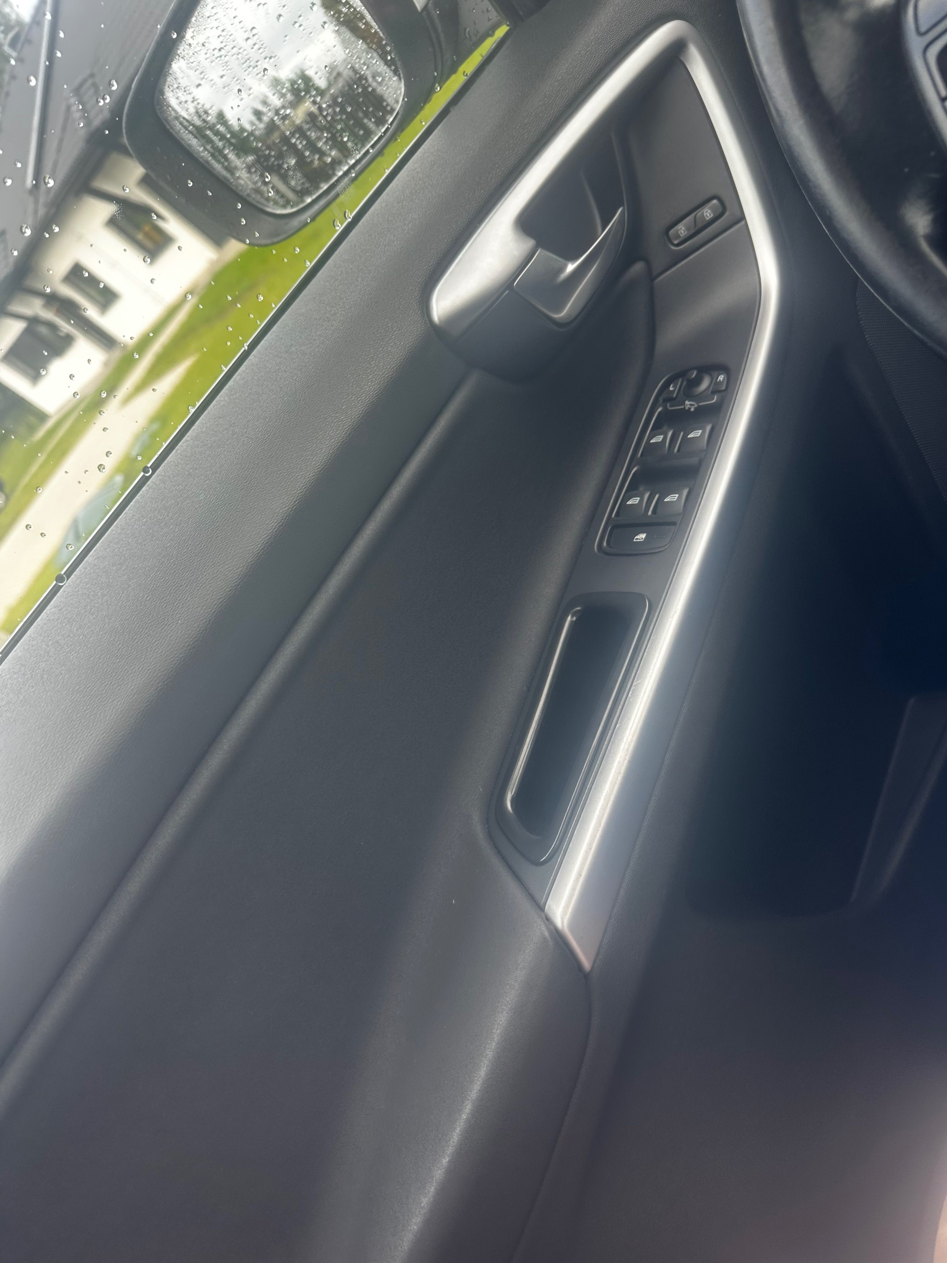 Volvo XC60, 2,4D, R-Design - fotka 6