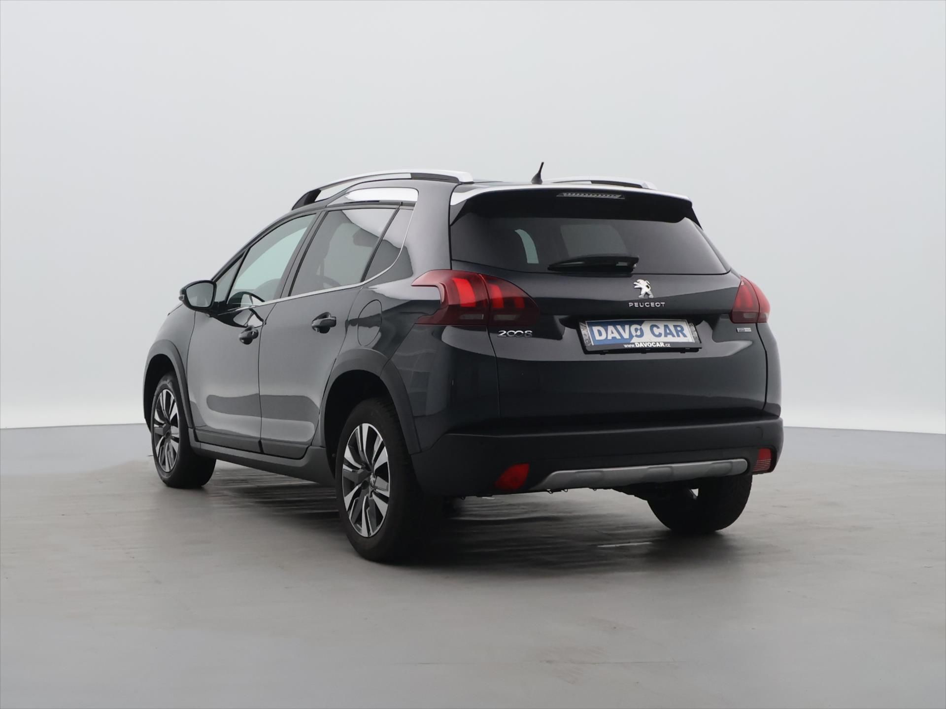 Peugeot 2008, 1,2 Puretech 81kW Allure - fotka 5