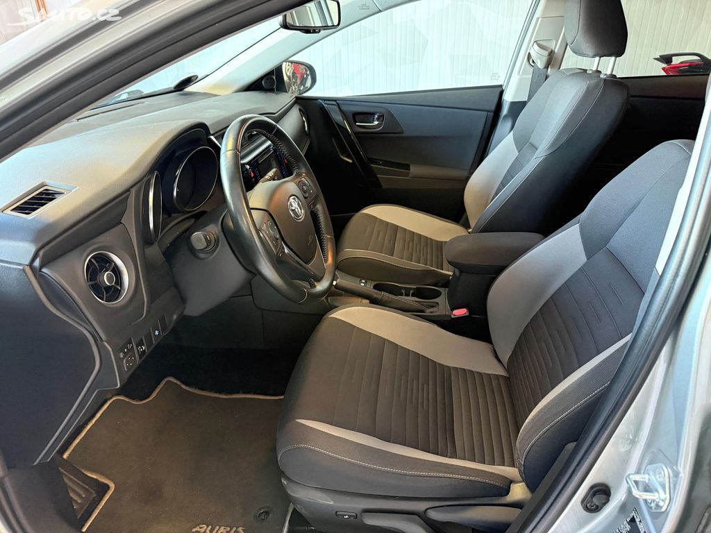 Toyota Auris, fotka 10