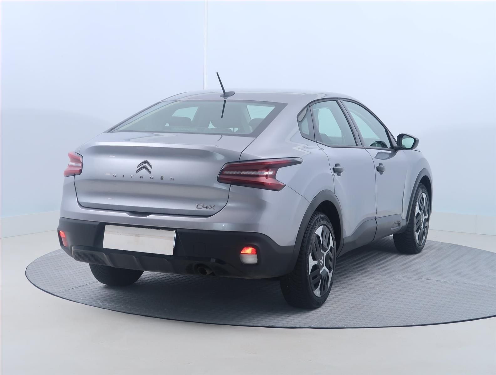 Citroën C4 X, 1.2 PureTech, ČR,1.maj - fotka 5