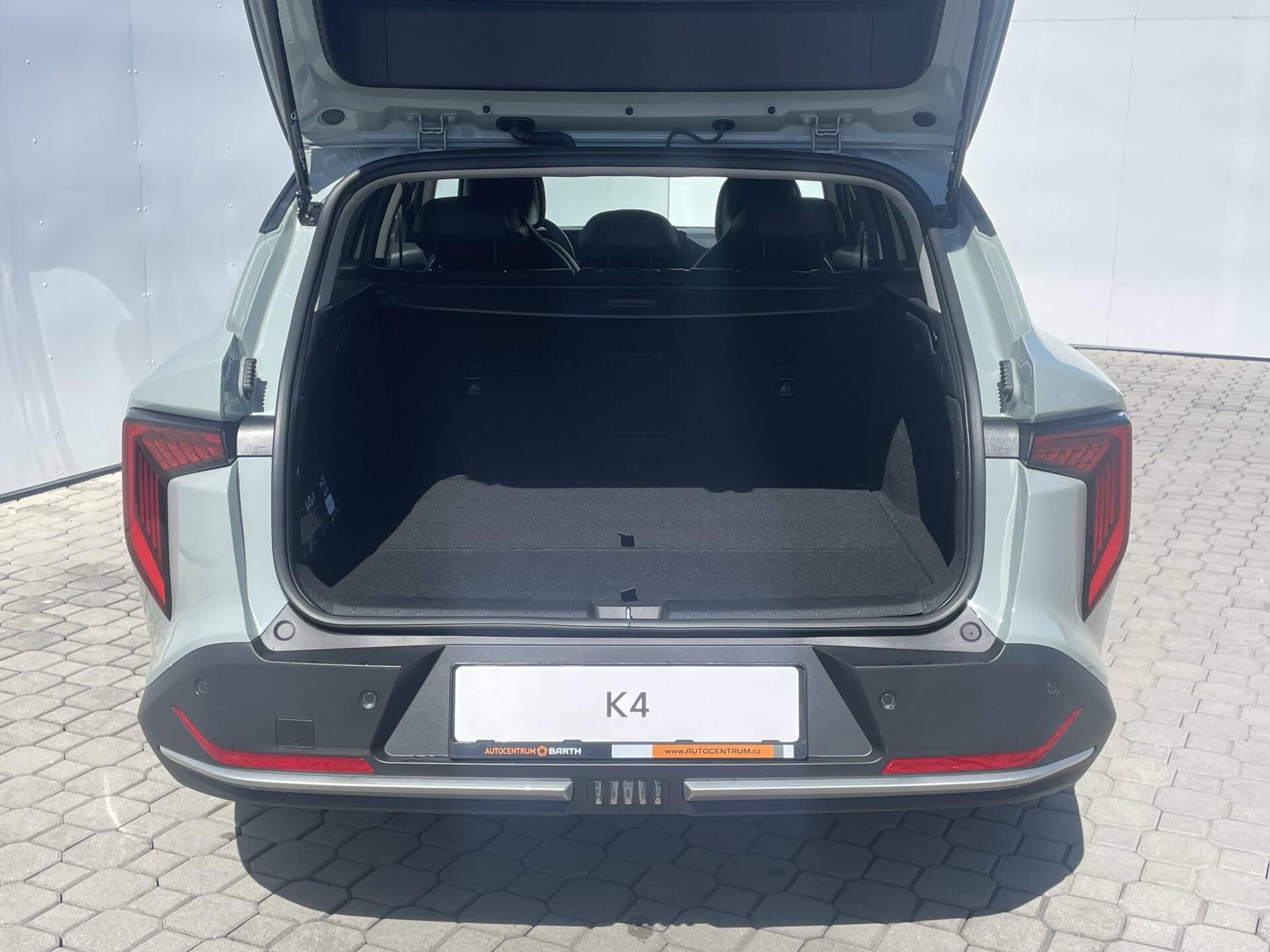 Kia K4, TOP 7DCT 1,6 T-GDi - fotka 4