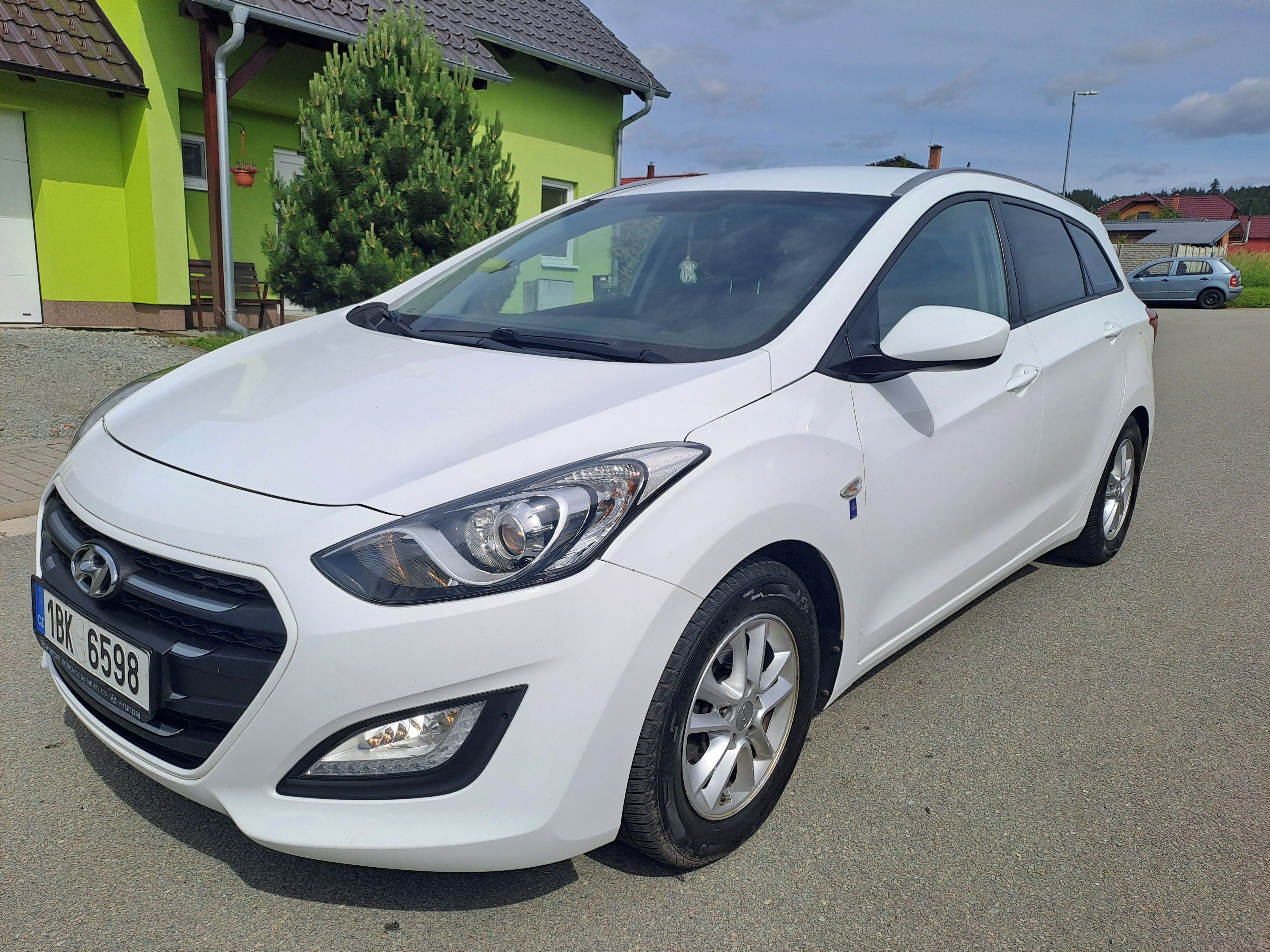 Hyundai i30, 1,6CRDI 1.MAJ,SERVISKA,TOP! - fotka 2
