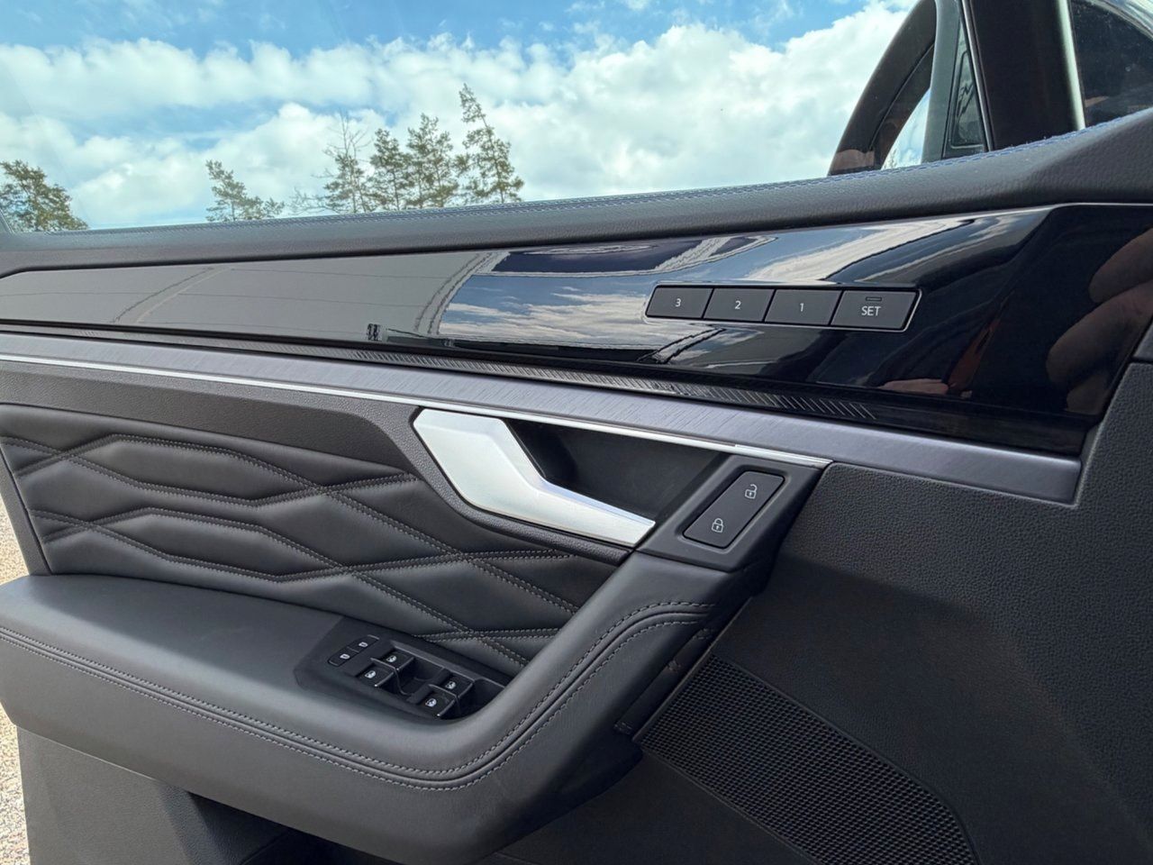 Volkswagen Touareg, R eHybrid 4M Pano DYN Venti - fotka 5