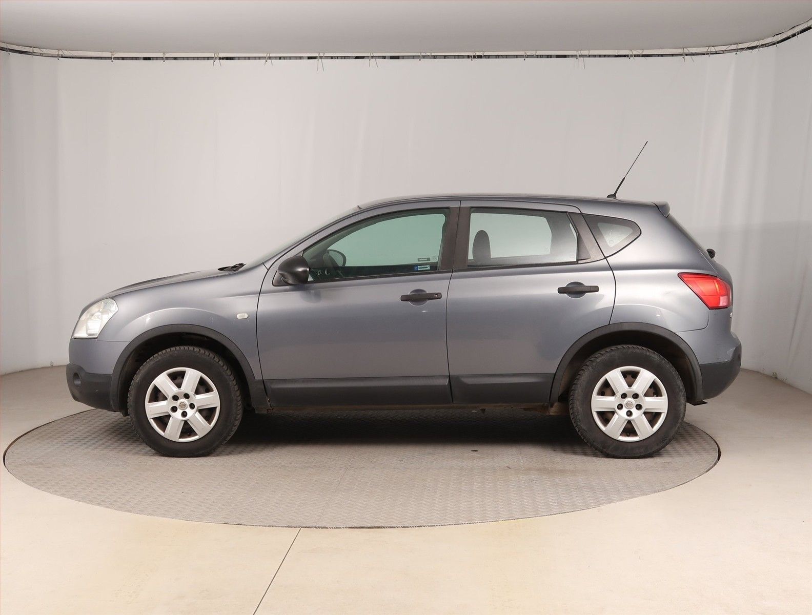 Nissan Qashqai, 1.6, ČR,1.maj, po STK - fotka 3