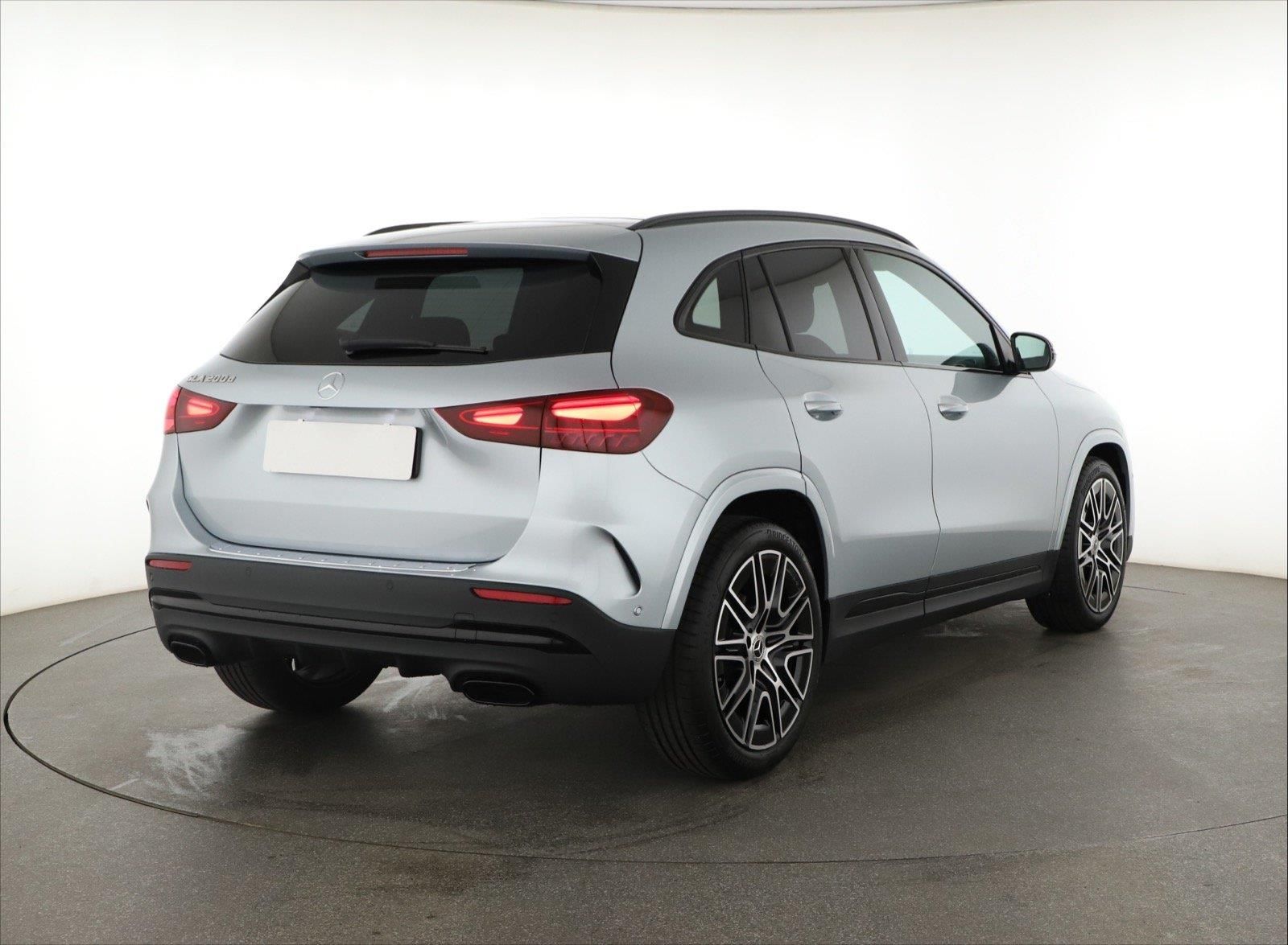 Mercedes-Benz GLA, 200 d, AMG Line - fotka 5