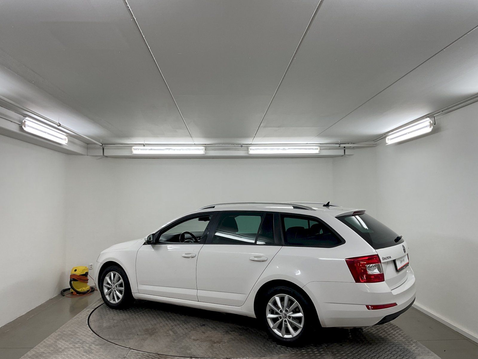 Škoda Octavia, 1.6 TDI 81kW Style Combi 4x4 - fotka 6