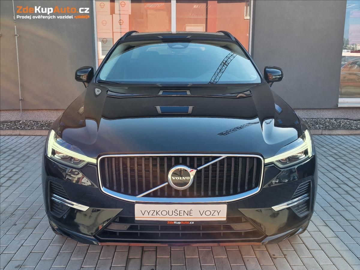Volvo XC60, B4 AWD Momentum Pro Auto,1Maj - fotka 4