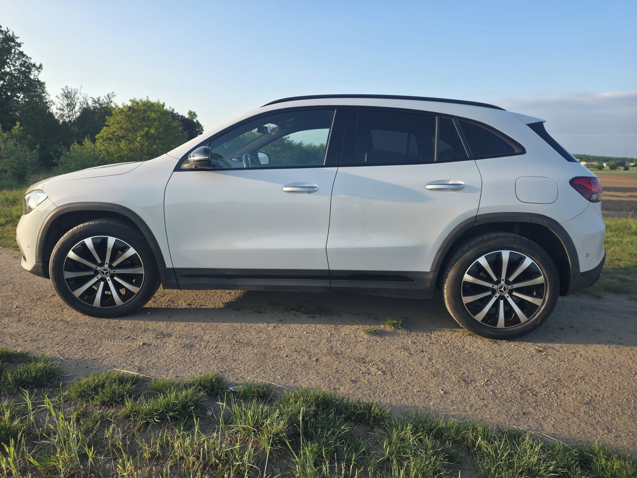 Mercedes-Benz GLA, Mercedes GLA 200d, top výbava - fotka 3