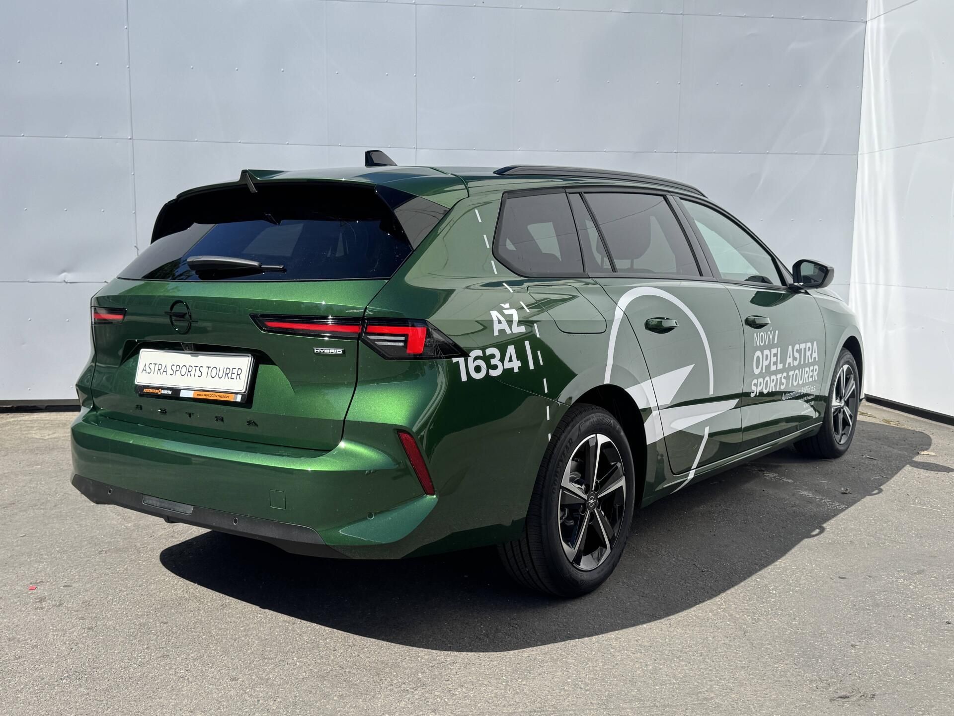 Opel Astra, Edition eDCT6 1,2 TURBO - fotka 2