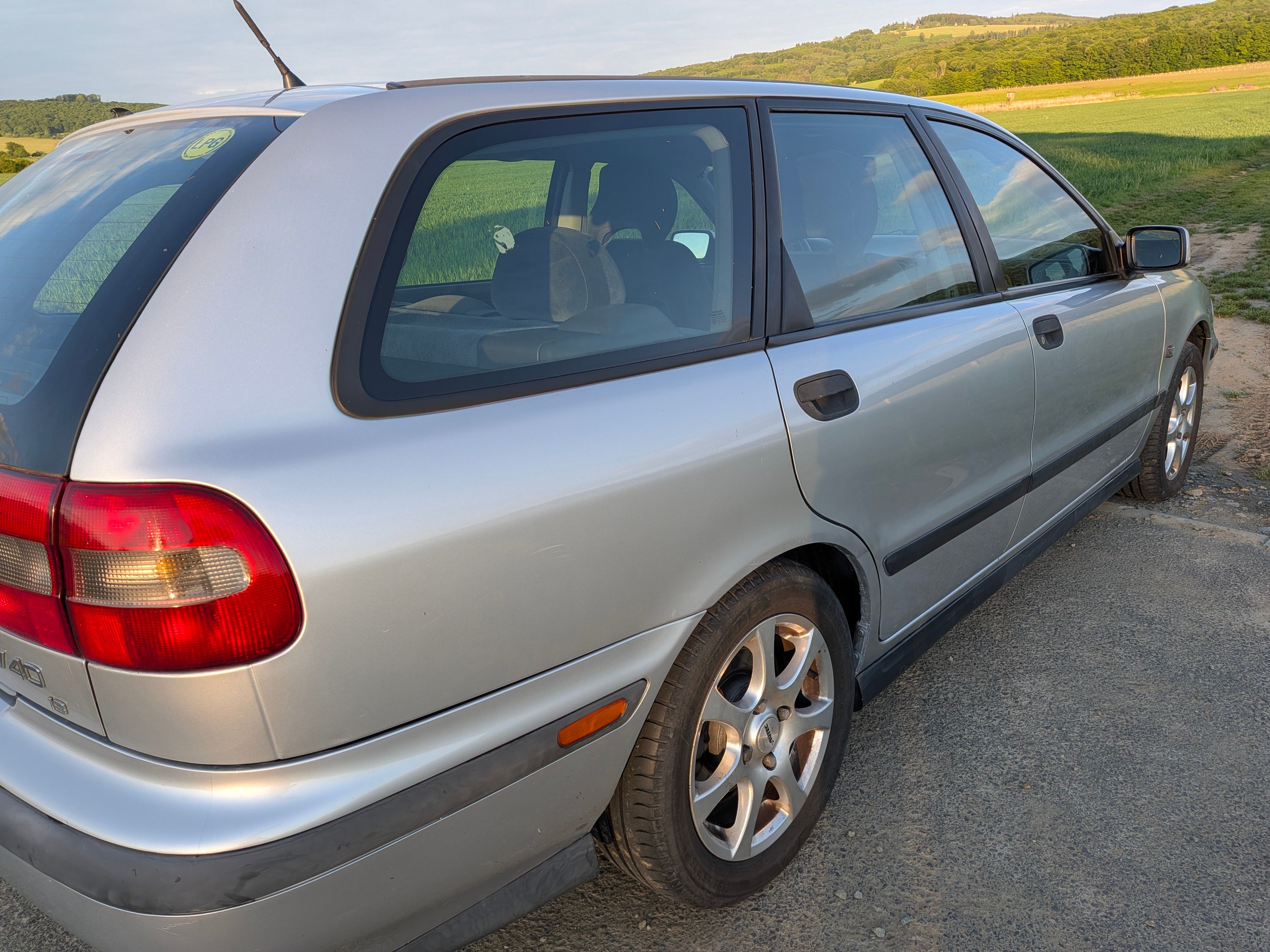Volvo V40 - fotka 2