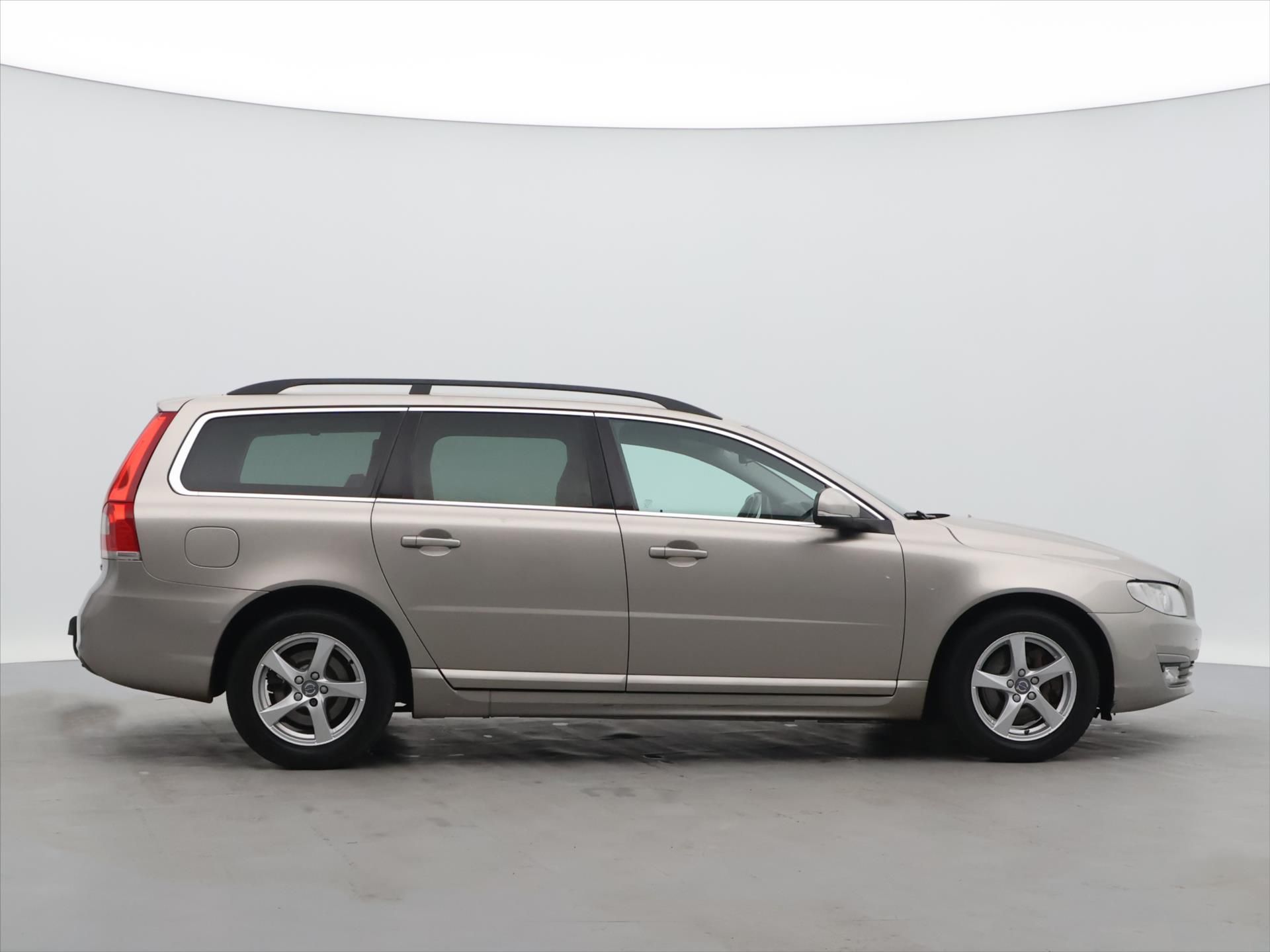 Volvo V70, 2,0 D3 100kW Kinetic Dynamic D - fotka 6