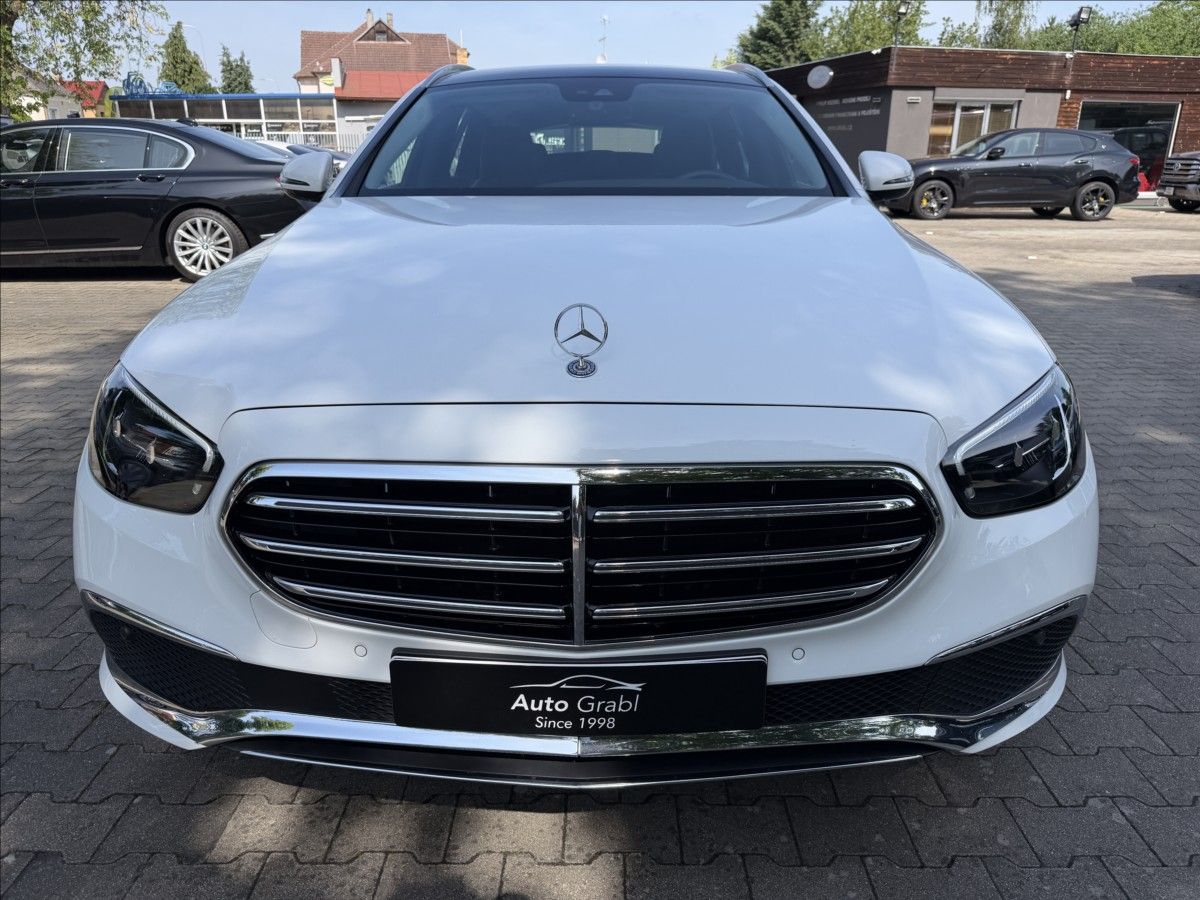 Mercedes-Benz Třídy E, 300de 4Matic - fotka 2
