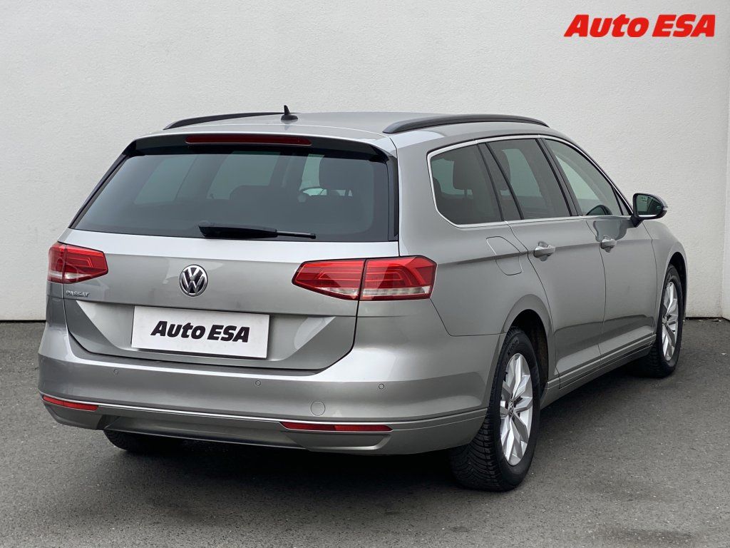 Volkswagen Passat, 2.0TDI,AT,LED,autoAC - fotka 4