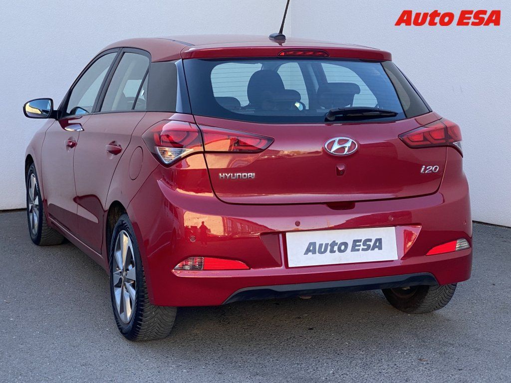 Hyundai i20, 1.2i,Navi,kamera - fotka 6
