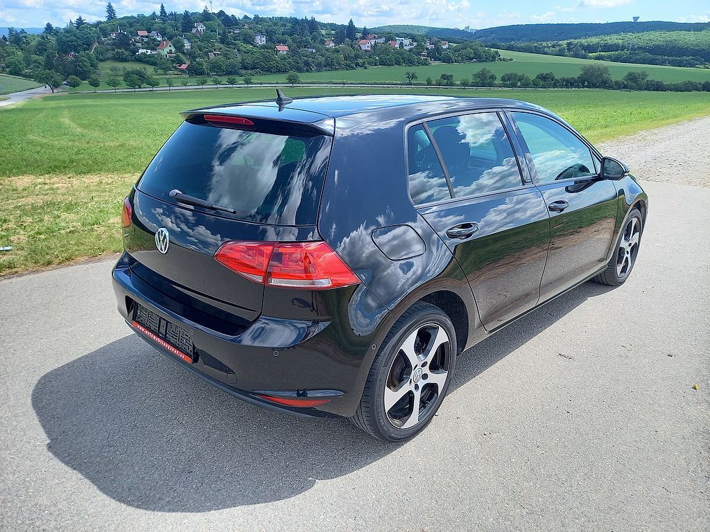 Volkswagen Golf, 1.6Tdi 81kw DSG+klima+alu+Navi - fotka 3