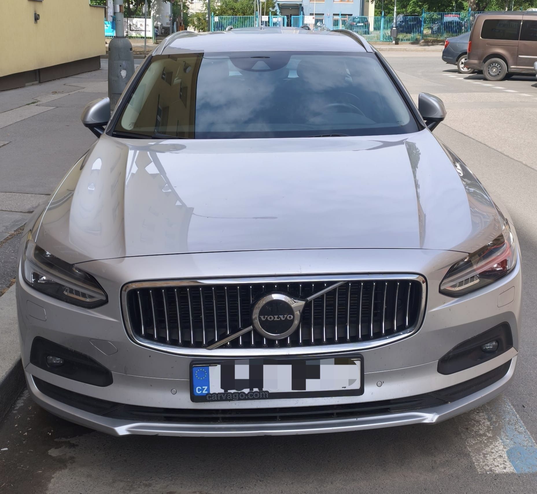 Volvo V90, V90
