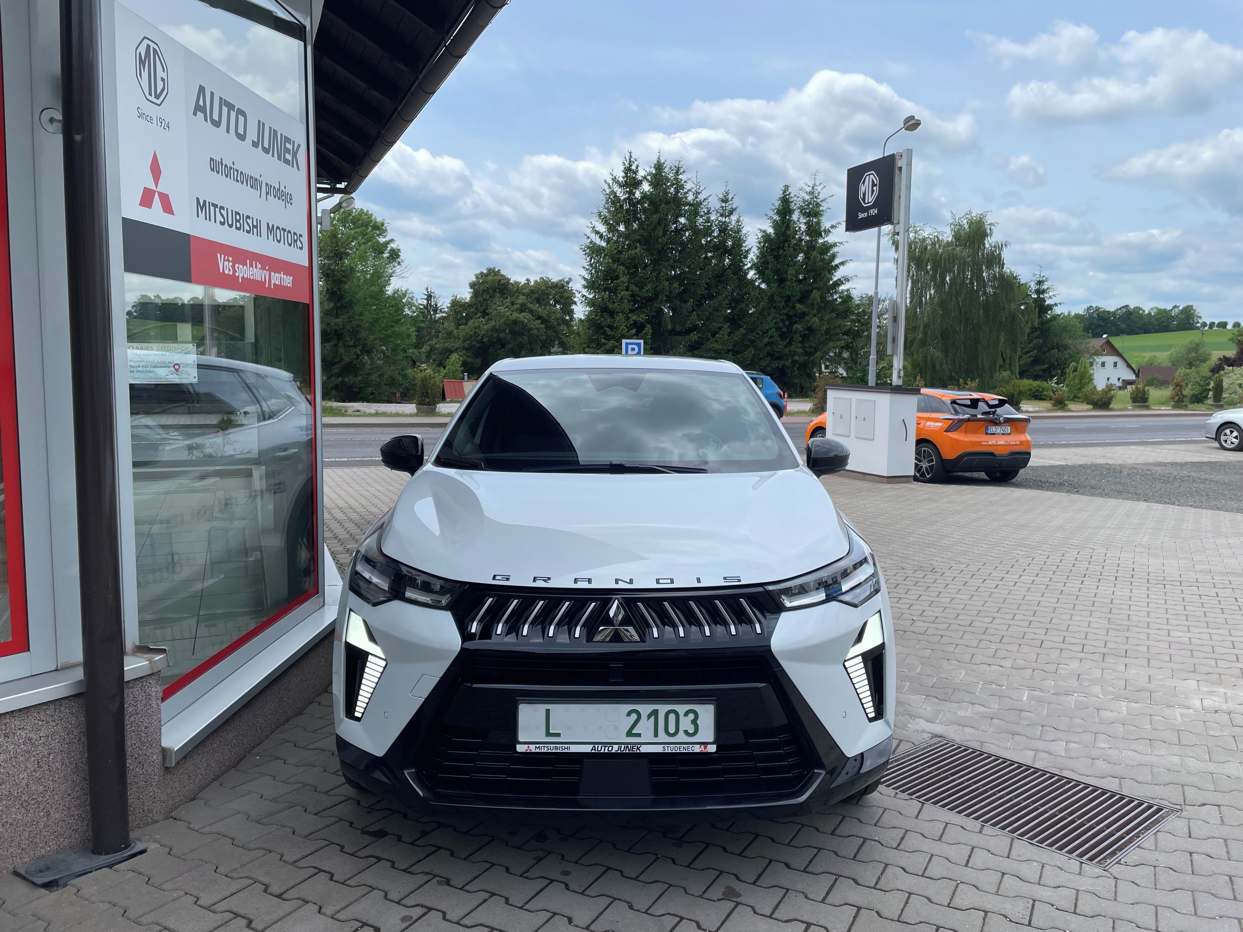 Mitsubishi Grandis, 1.3 DI-T AT INTENSE+ - fotka 5