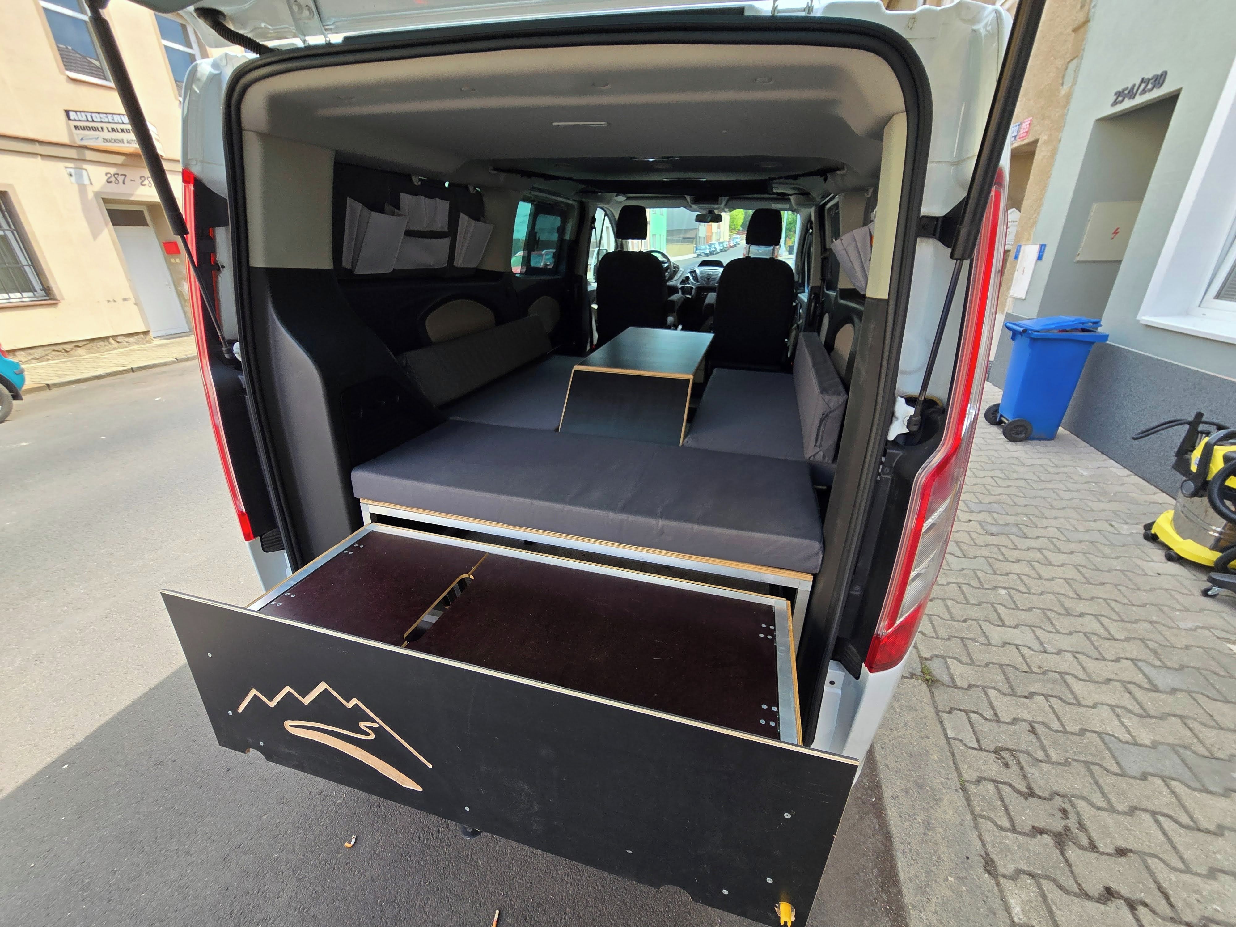 Ford Tourneo Custom, 2.2TDCi, L2 se spací vestavbou - fotka 3