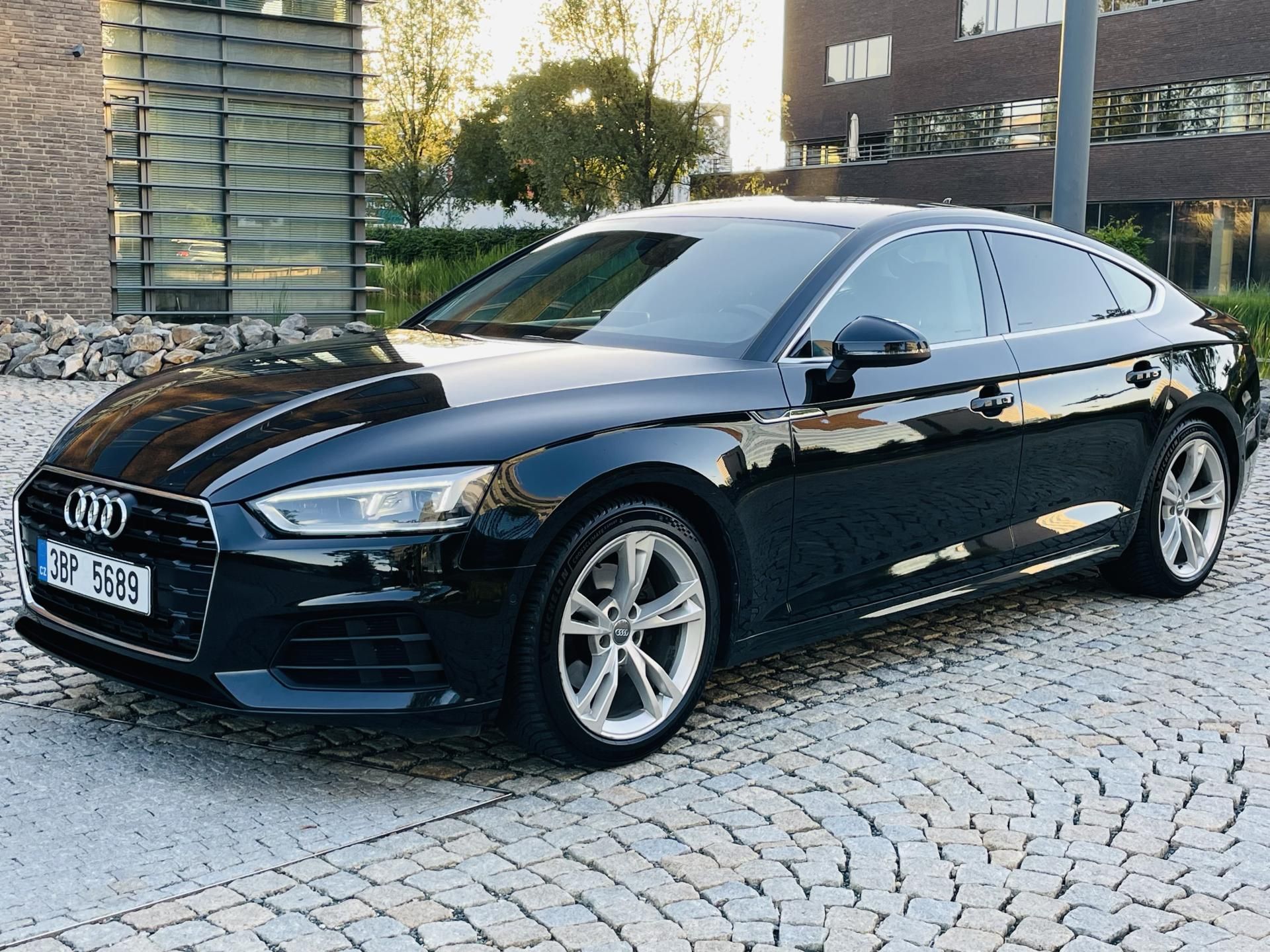 Audi A5, 2.0i 140KW AUT KAMERY SERVISKA - fotka 4