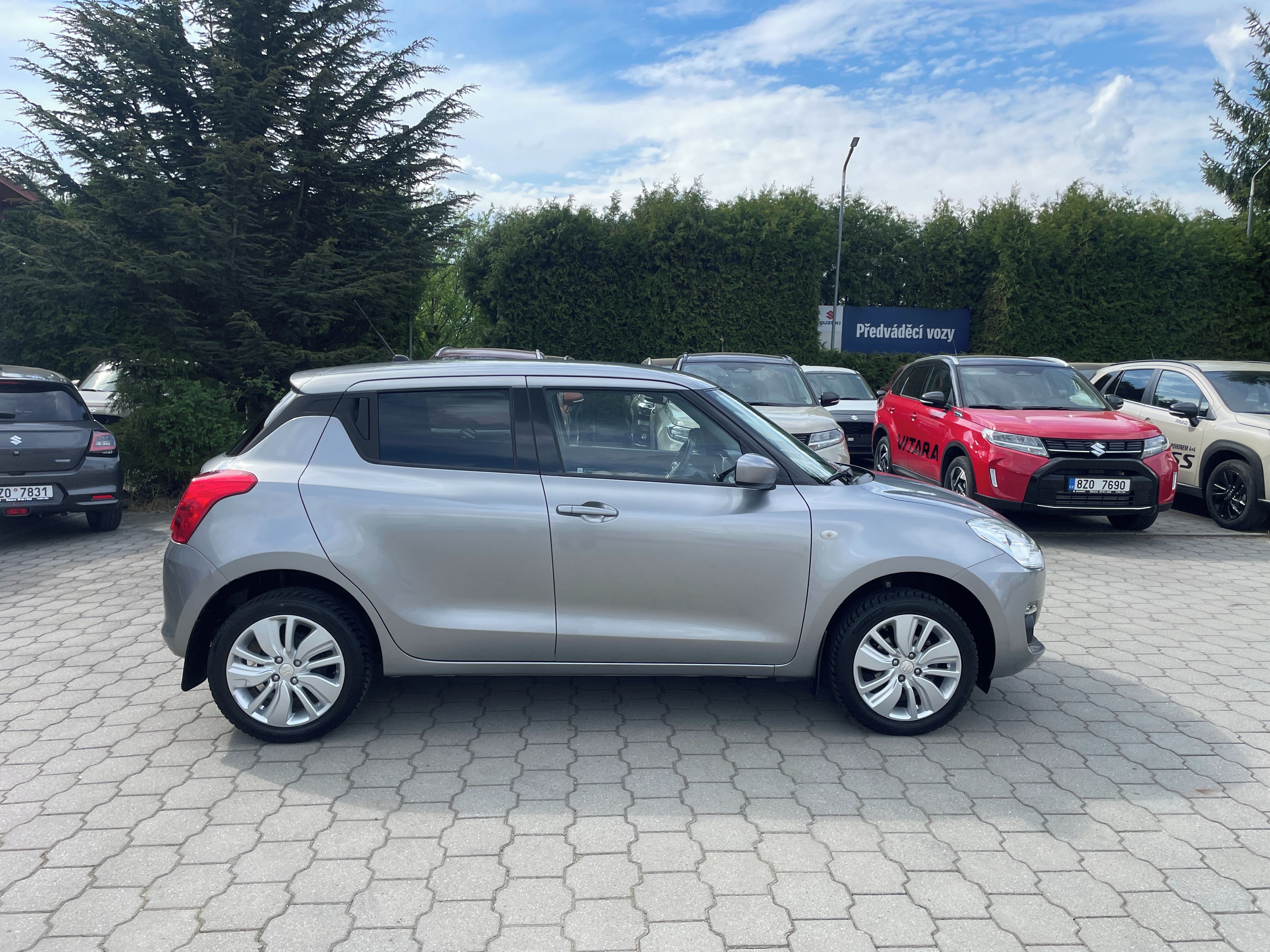 Suzuki Swift, 1,2 DualJet Premium 4x4 - fotka 2