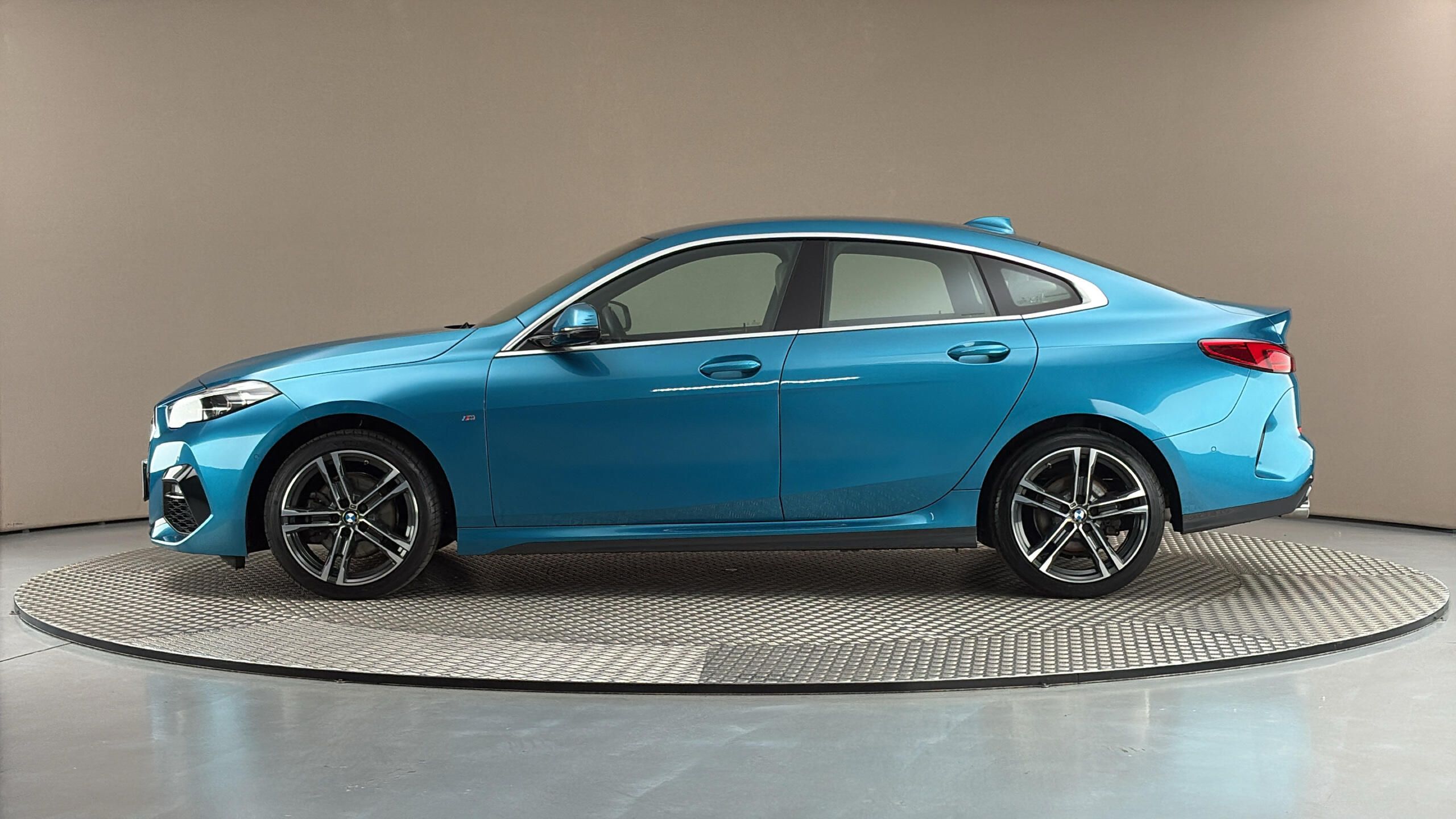 BMW Řada 2, 218i AUT M sport Gran Coupe - fotka 4