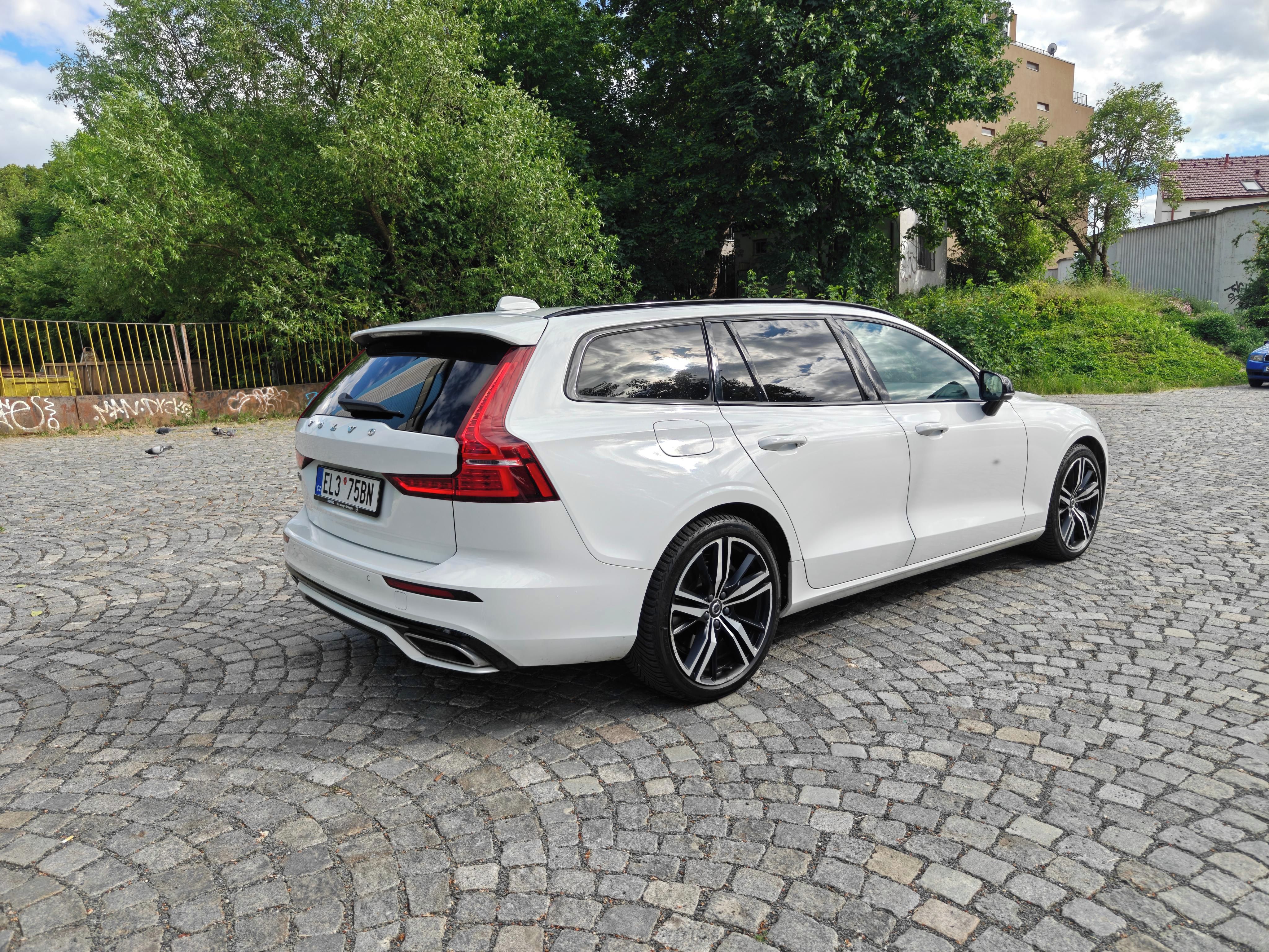 Volvo V60, RECHARGE T6, R-Design - fotka 6
