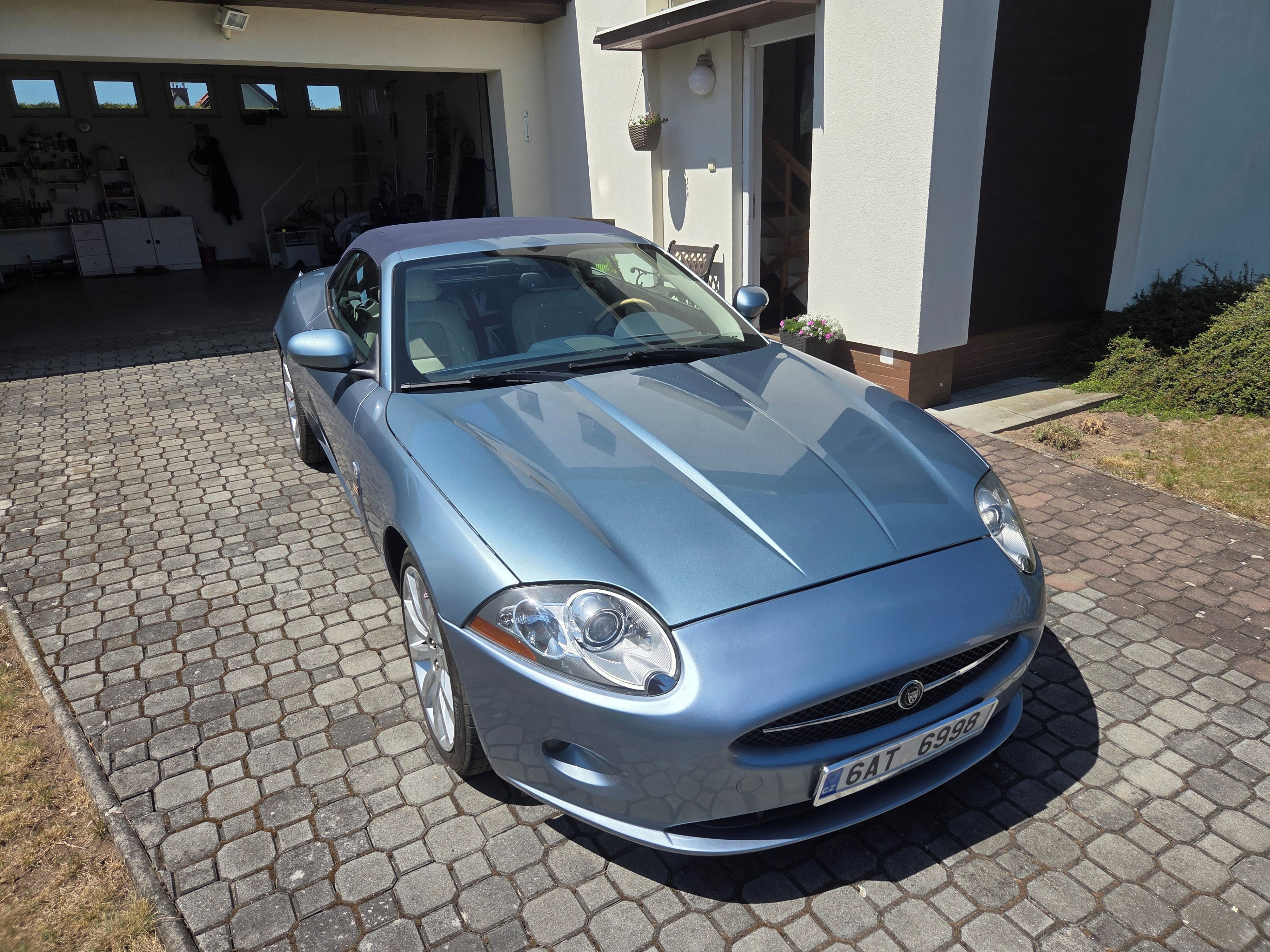 Jaguar XK8, convertible - fotka 3