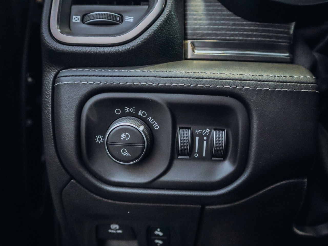 Dodge Ram 1500, 5.7 LIMITED 295 kW - fotka 6
