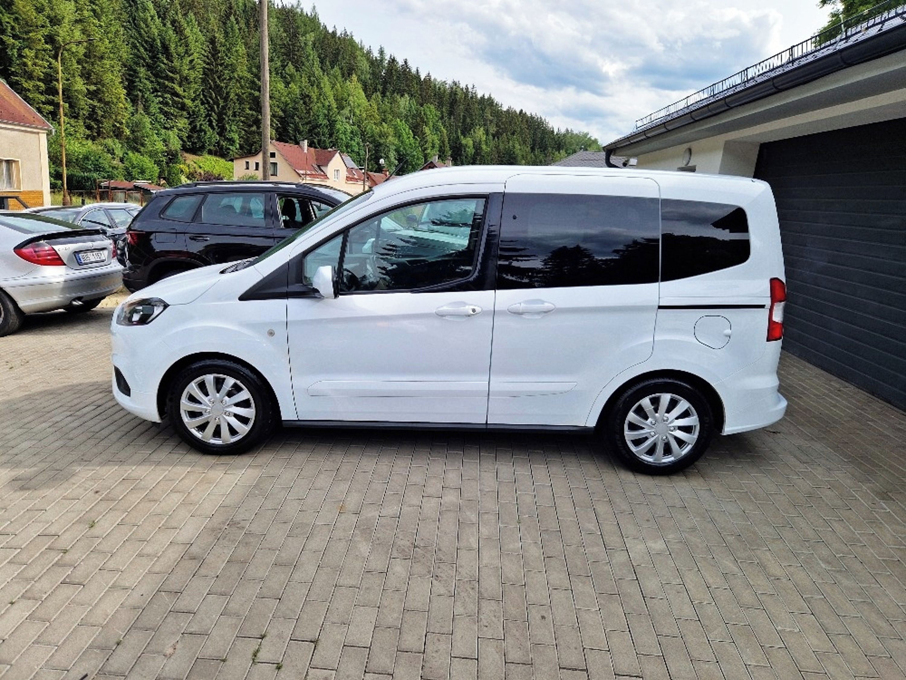 Ford Tourneo Courier, 1.5 TDCi (75 kW) TREND - fotka 5