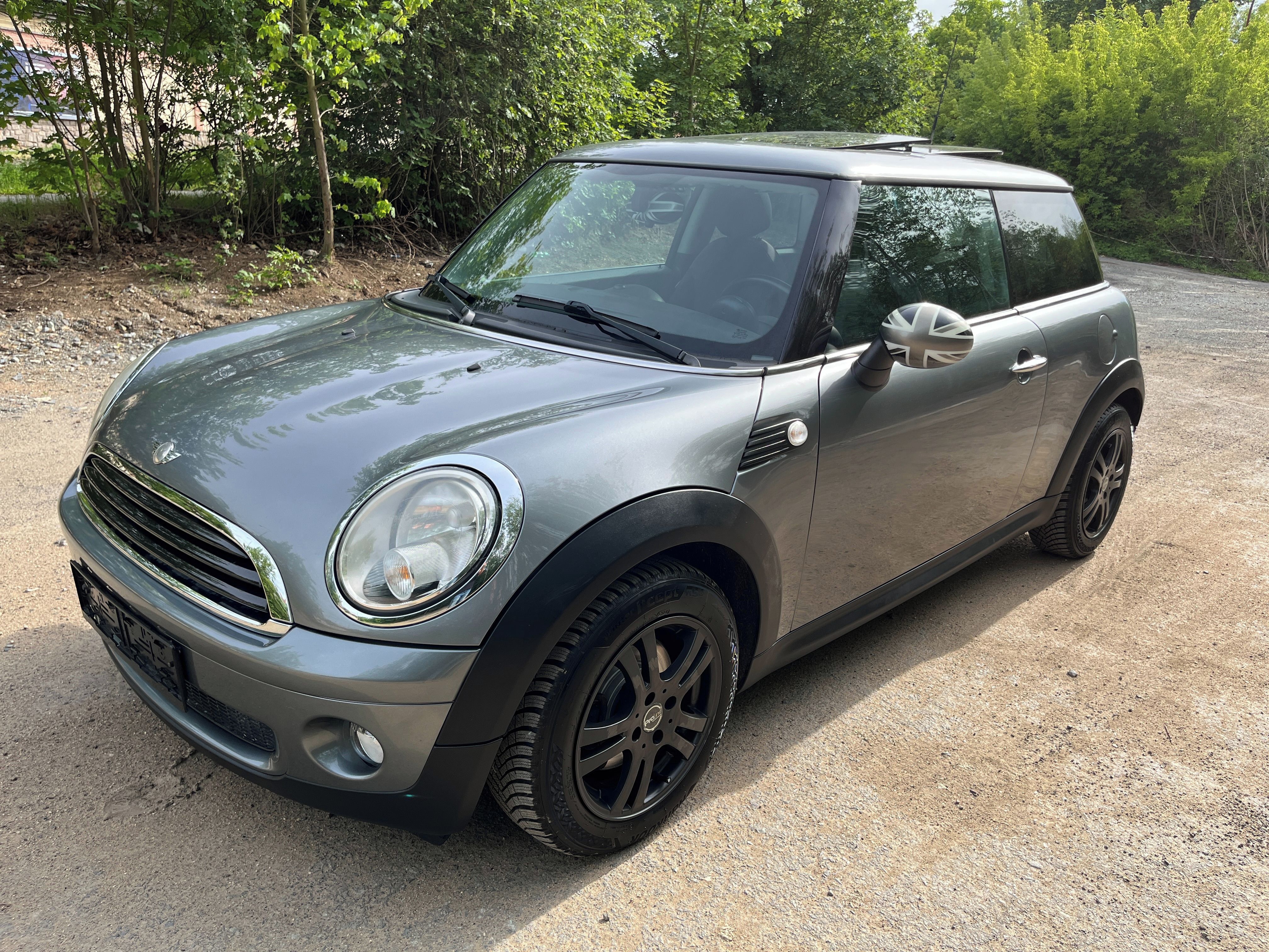 Mini Cooper, 1.4i 70kw 153.000km po servisu - fotka 2