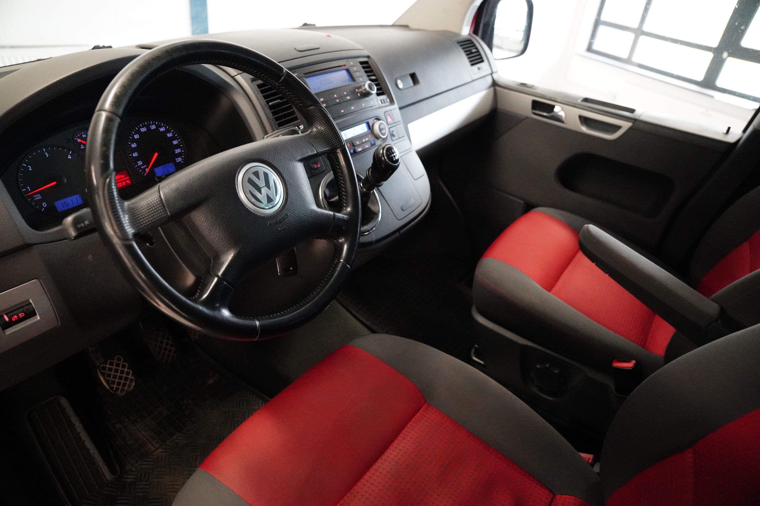 Volkswagen Multivan, 2.5 TDI 96 kW Multivan Comfort - fotka 5