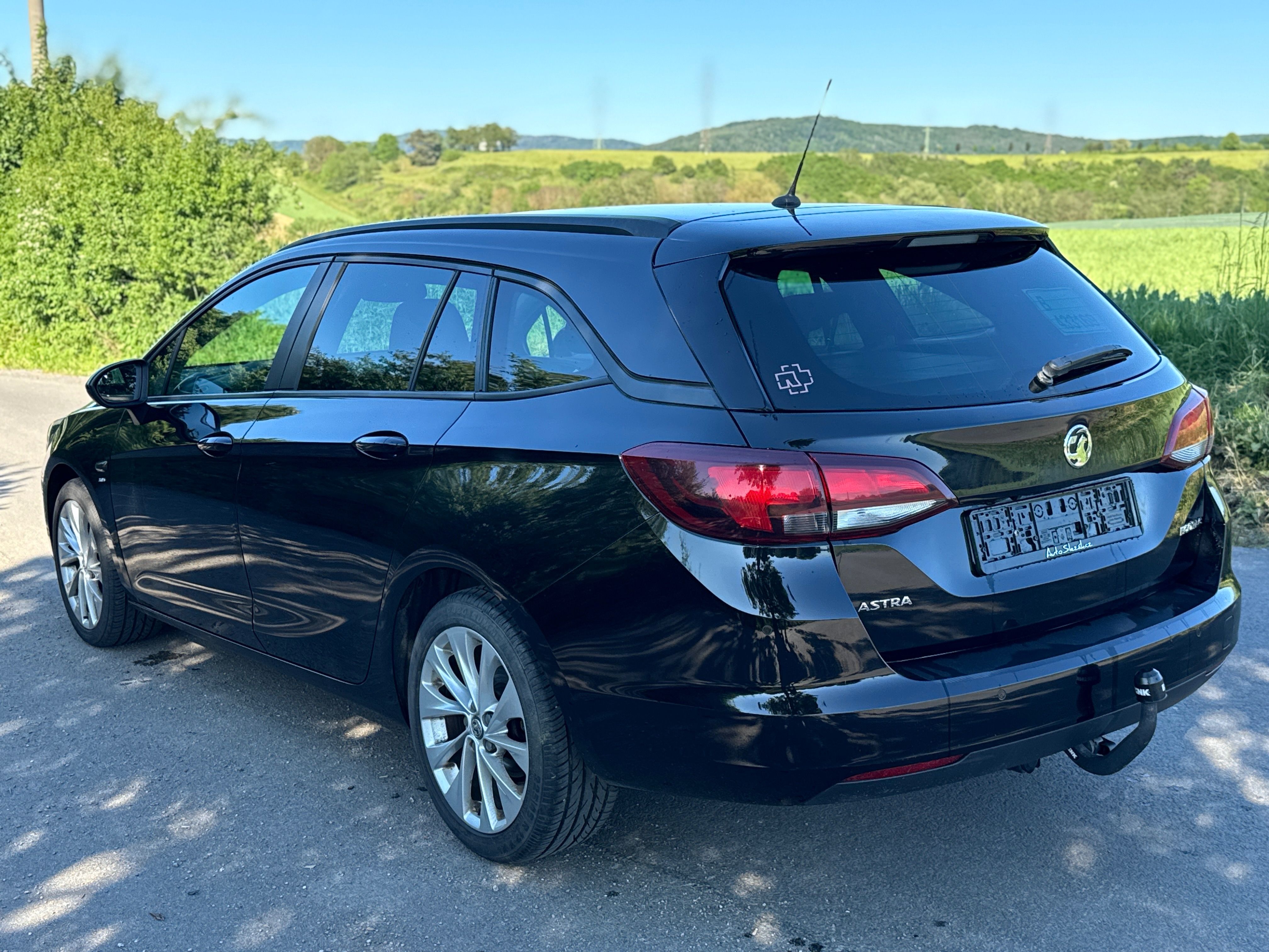 Opel Astra, 1,0 Turbo 77kw black edition - fotka 3