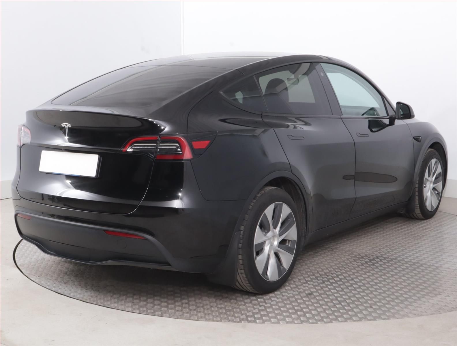 Tesla Model Y, RWD LFP 60kWh, SoH 95% - fotka 5