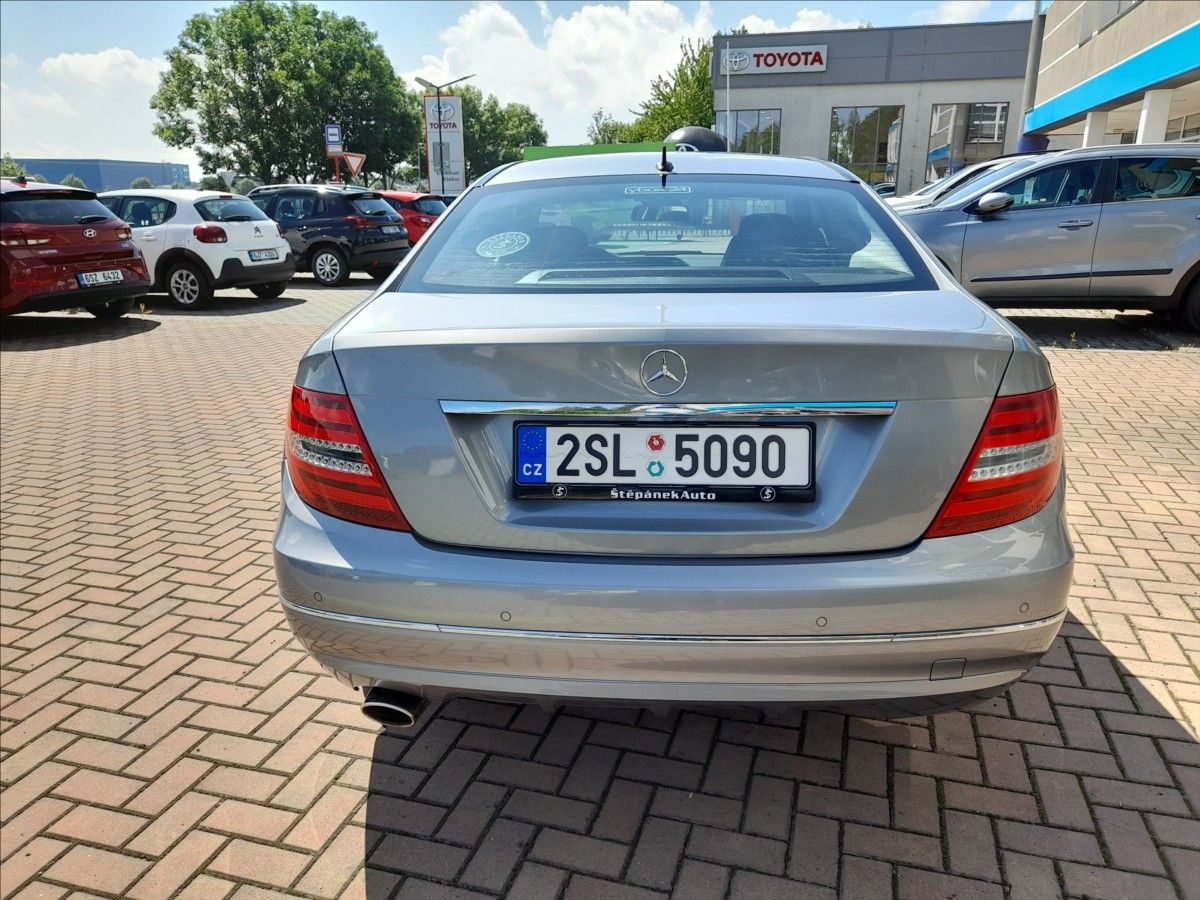 Mercedes-Benz Třídy C, 2,2 250CDi Cupe Avantgarde - fotka 6