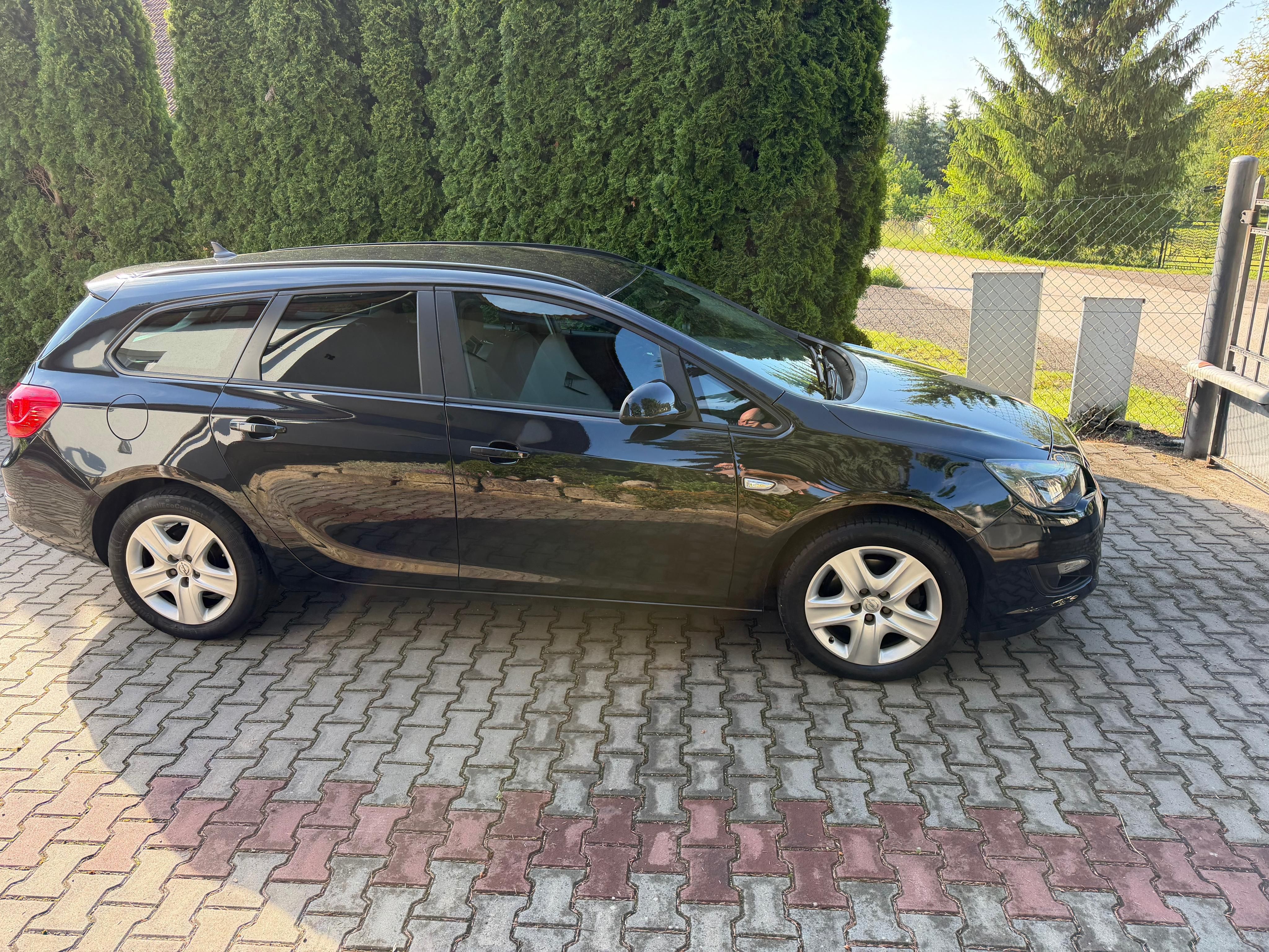 Opel Astra, 2,0TDCi / 121kw Sport tourer - fotka 2