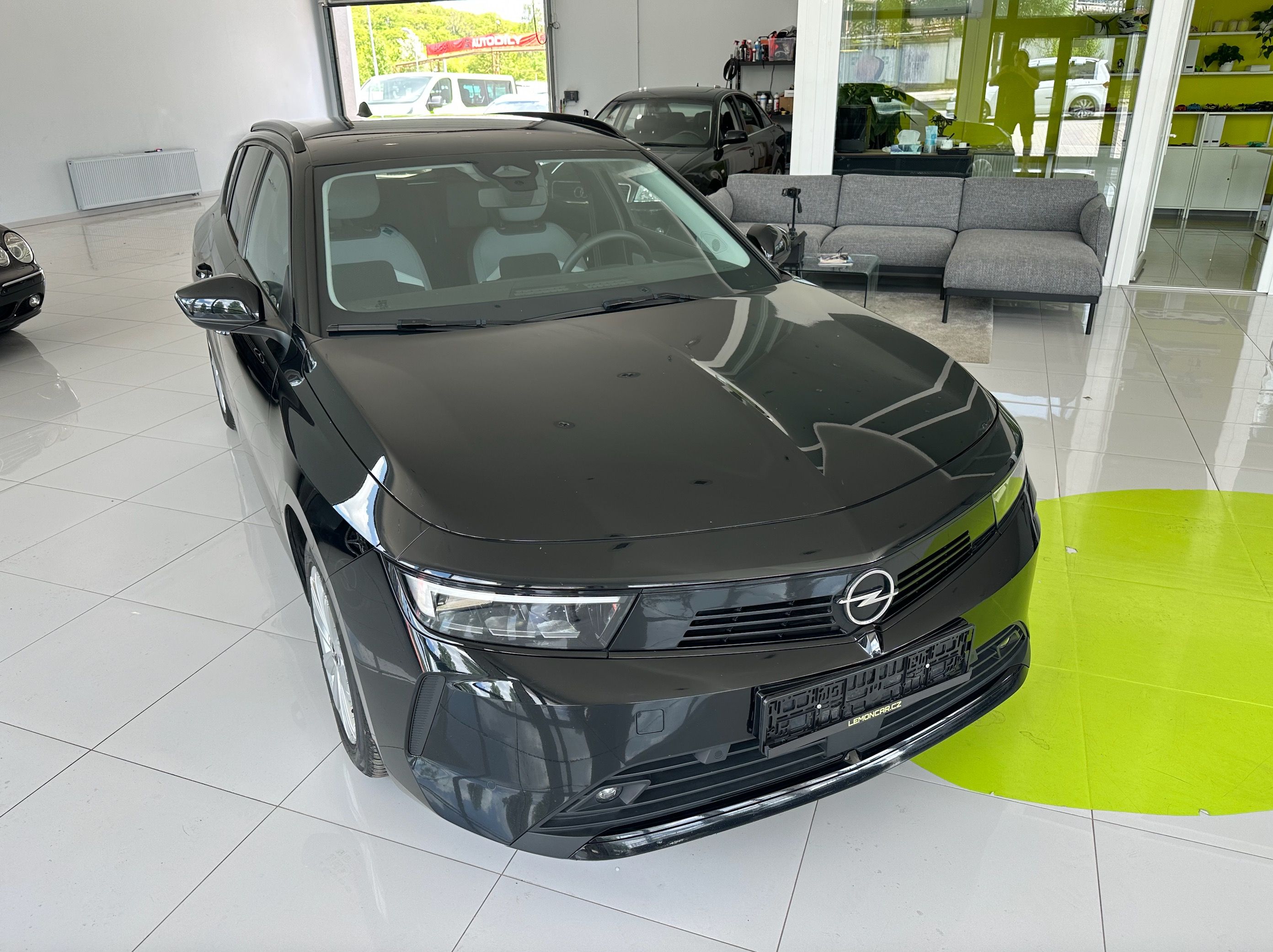 Opel Astra, L Sports Tourer 1.2 benzin - fotka 3