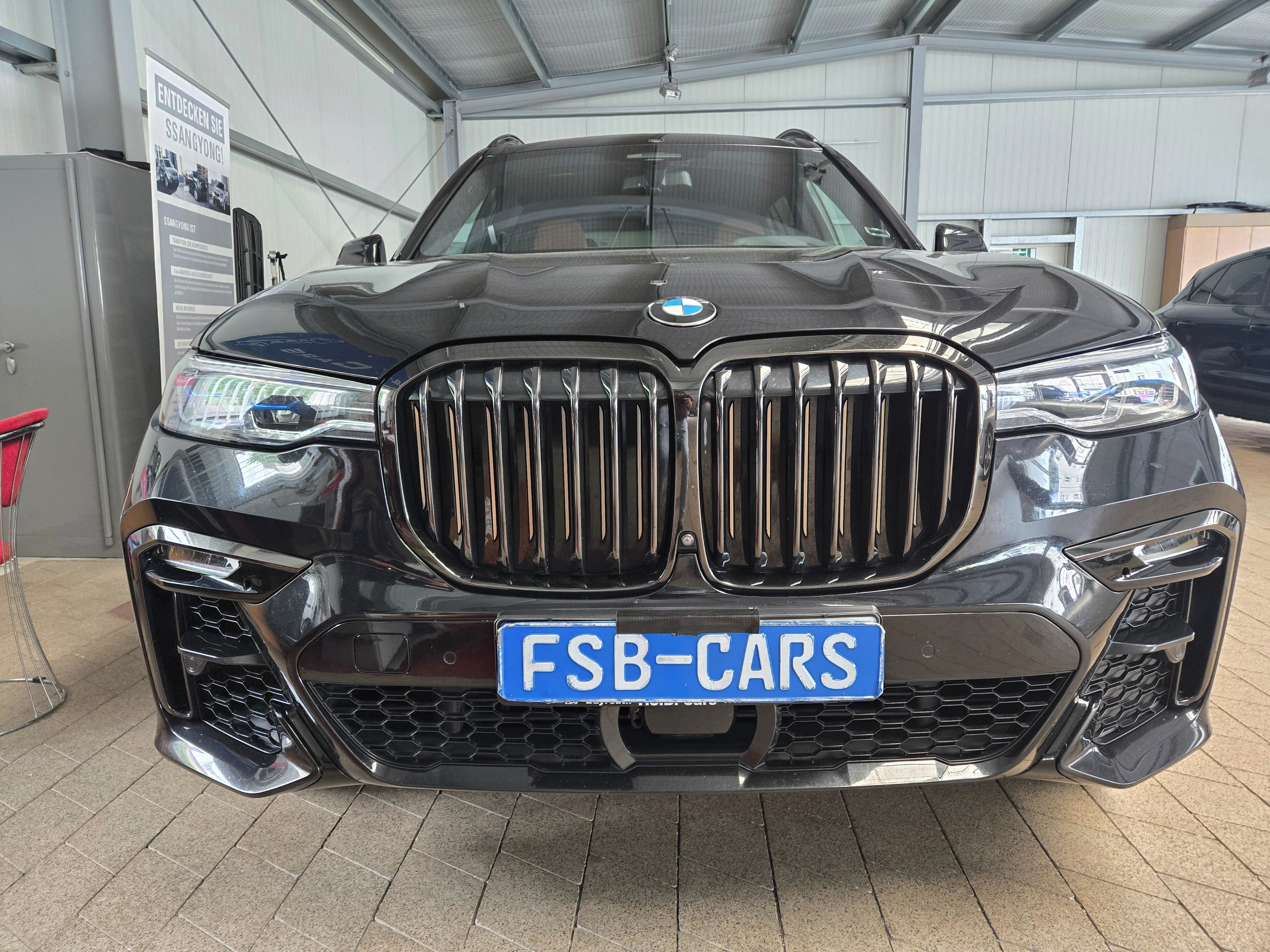 BMW X7, M50 294kW  7 mist - fotka 5