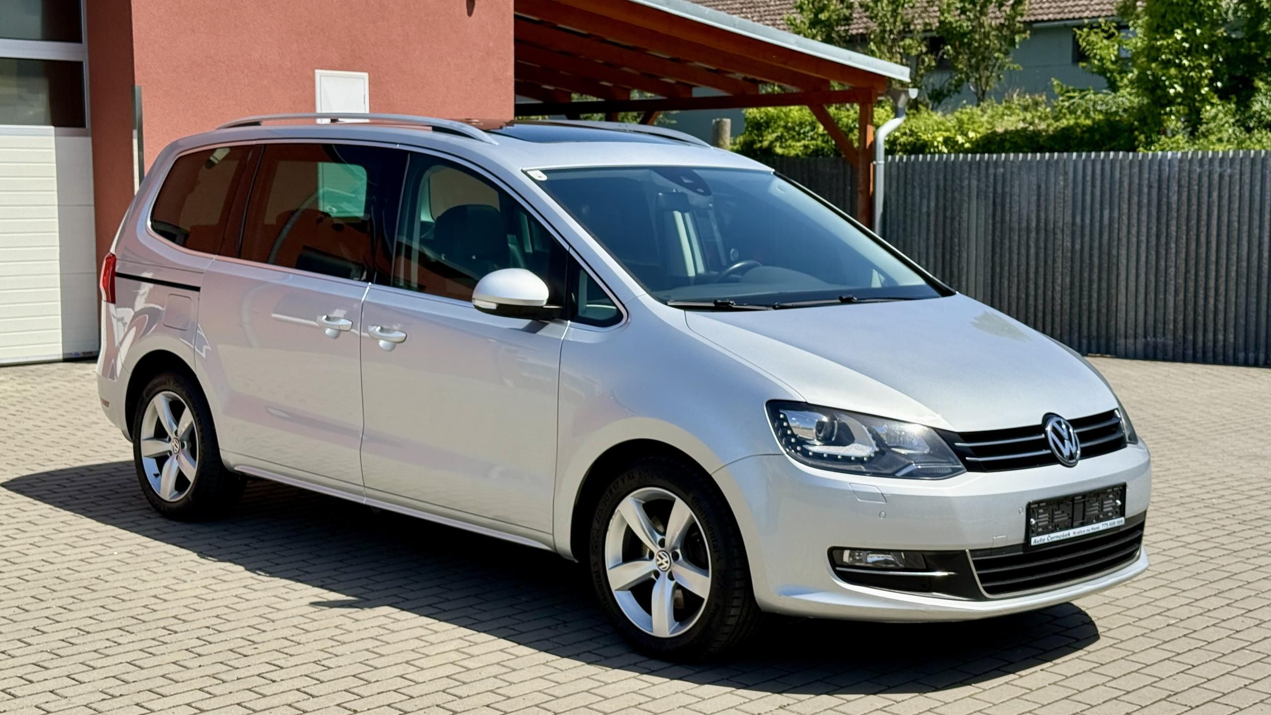 Volkswagen Sharan, 2.0TSi*147kW*DSG*7MÍST*WEBASTO - fotka 5