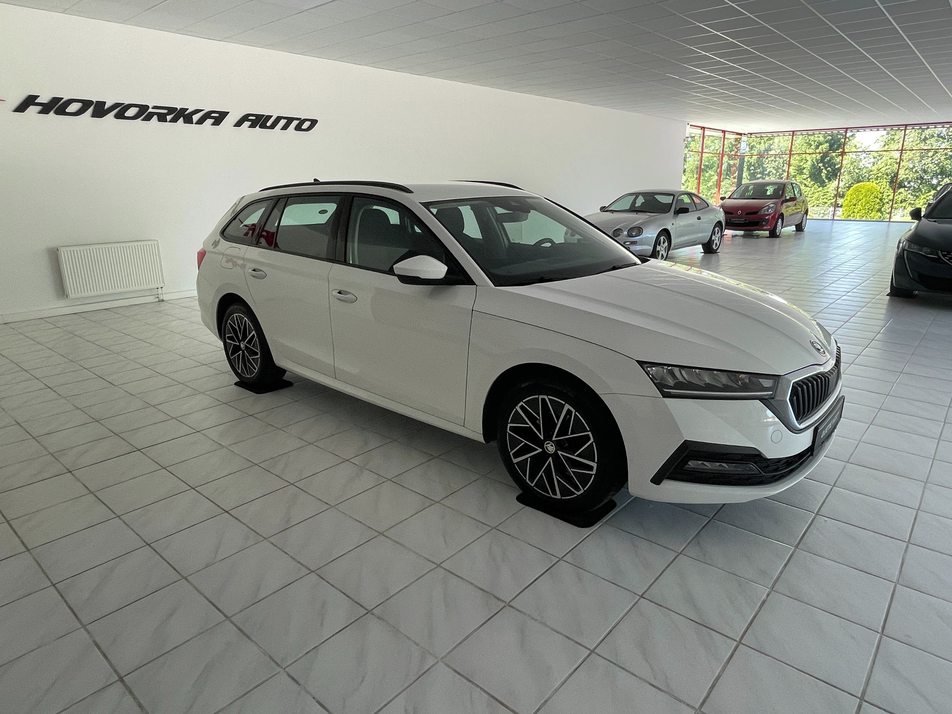 Škoda Octavia, 2.0 TDI Ambition DSG kombi - fotka 6