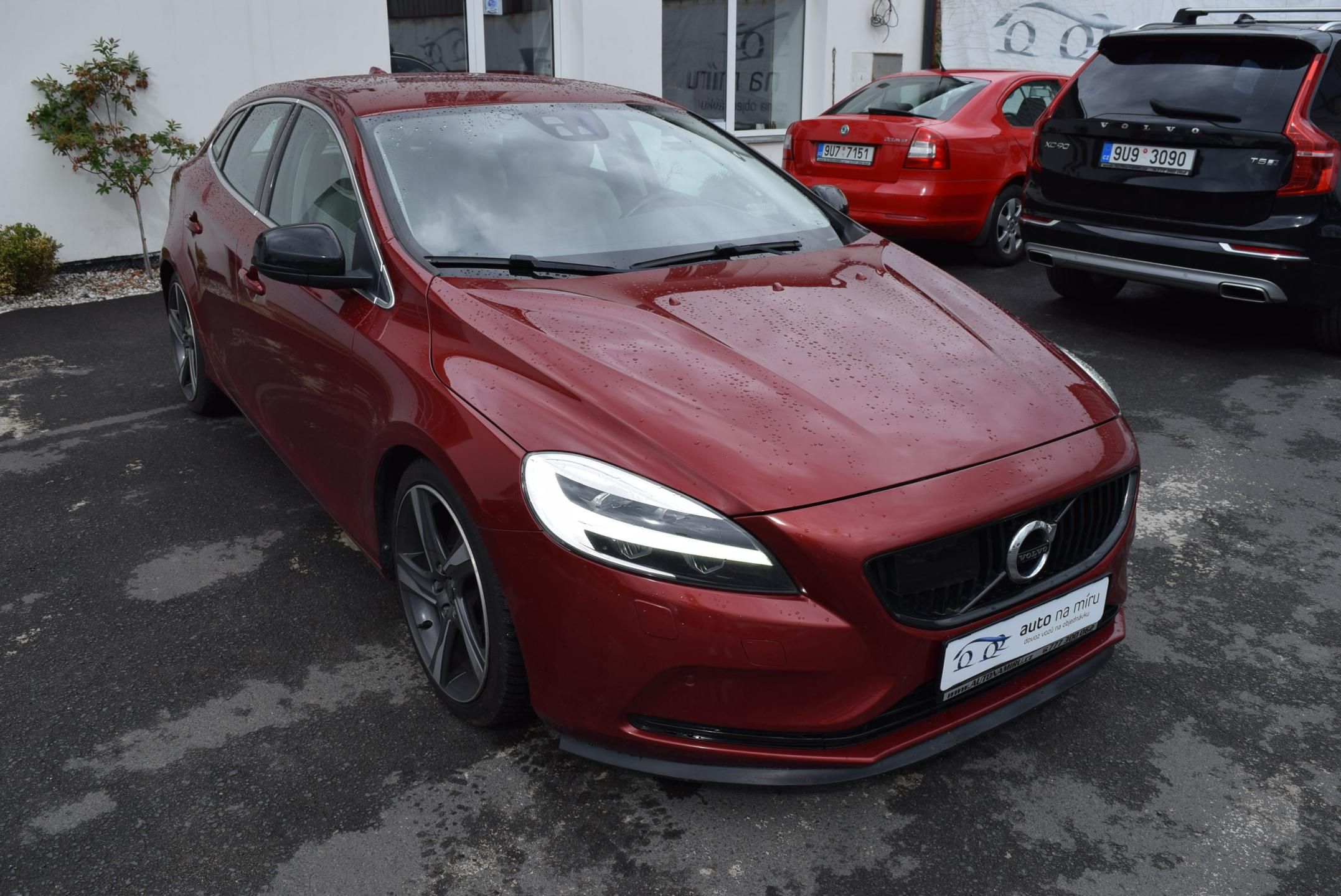 Volvo V40, 2.0i T2 90kw INSCRIPTION MANUÁ - fotka 4